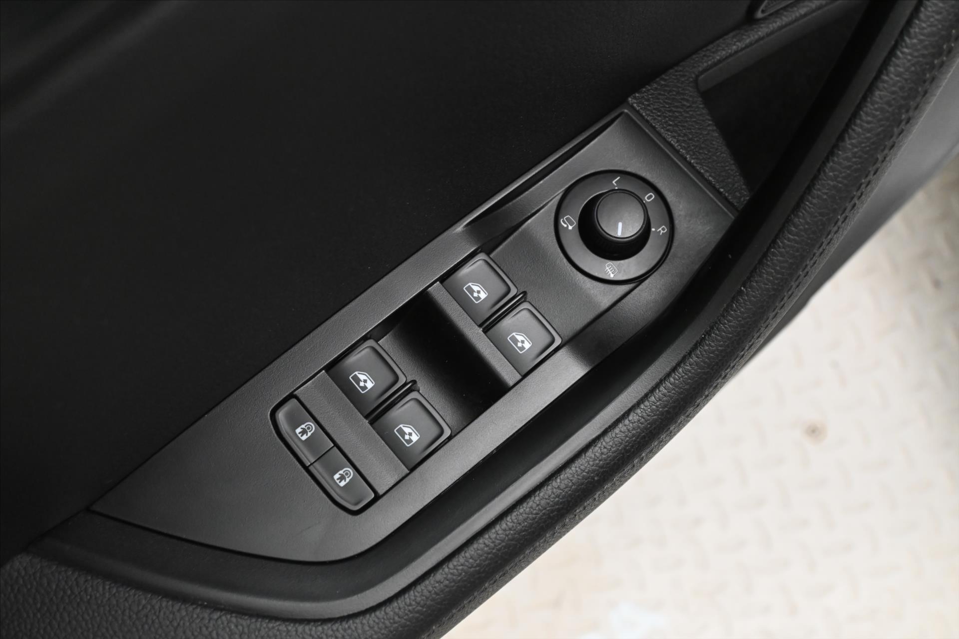 Hlavní fotografie vozu Škoda Superb 2,0 TDI 110kW DSG Executive Záruka až 5 let (26)