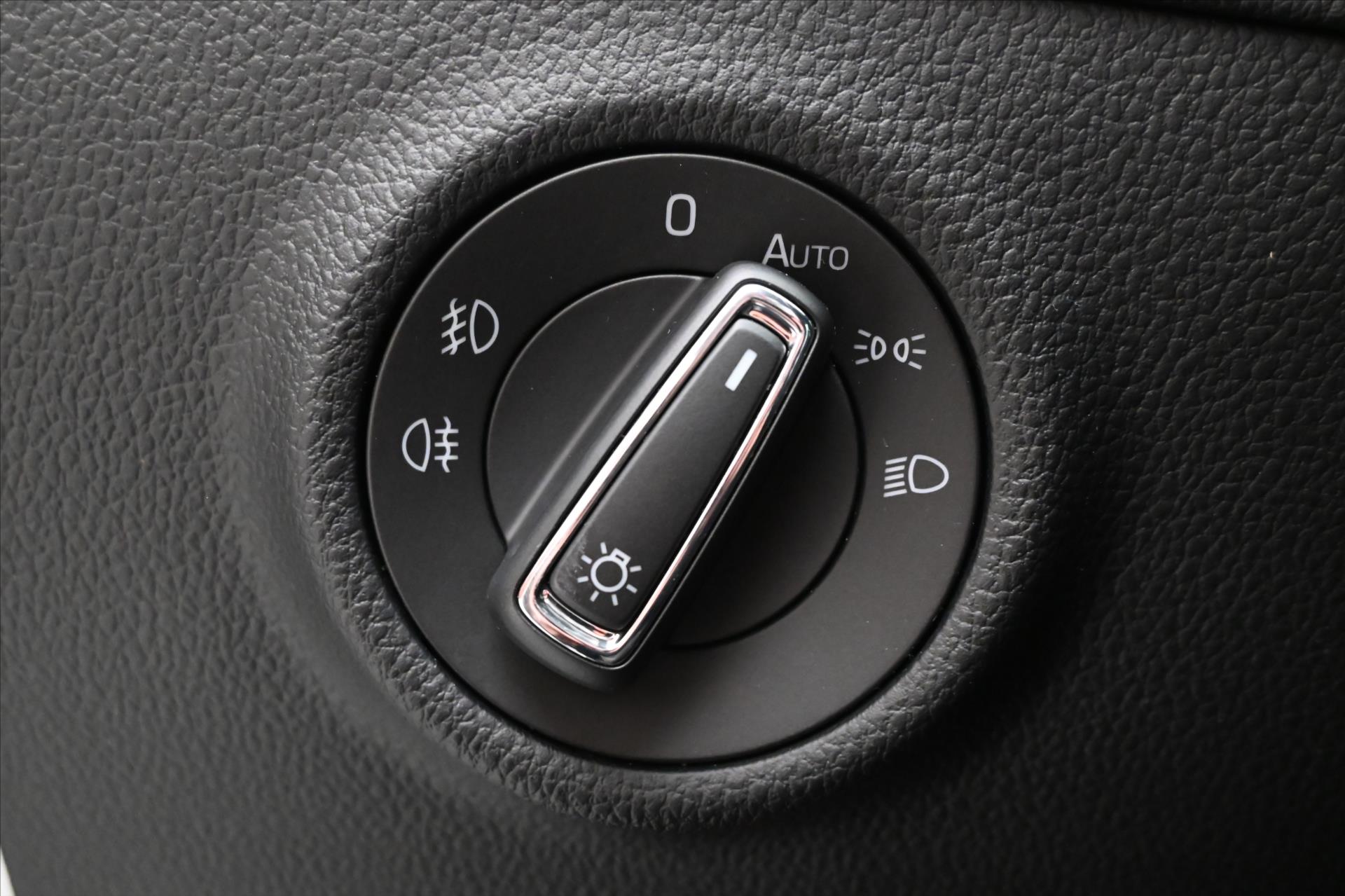 Hlavní fotografie vozu Škoda Superb 2,0 TDI 110kW DSG Executive Záruka až 5 let (27)