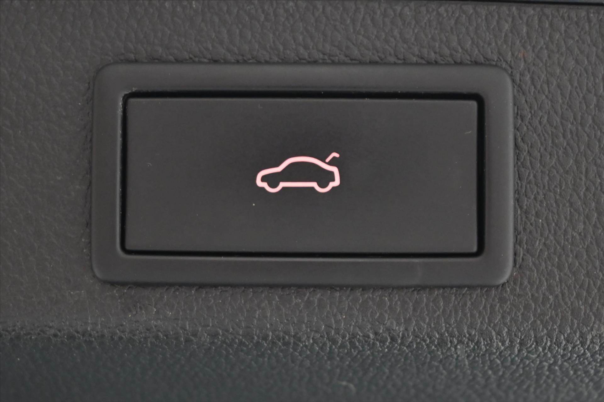 Hlavní fotografie vozu Škoda Superb 2,0 TDI 110kW DSG Executive Záruka až 5 let (28)