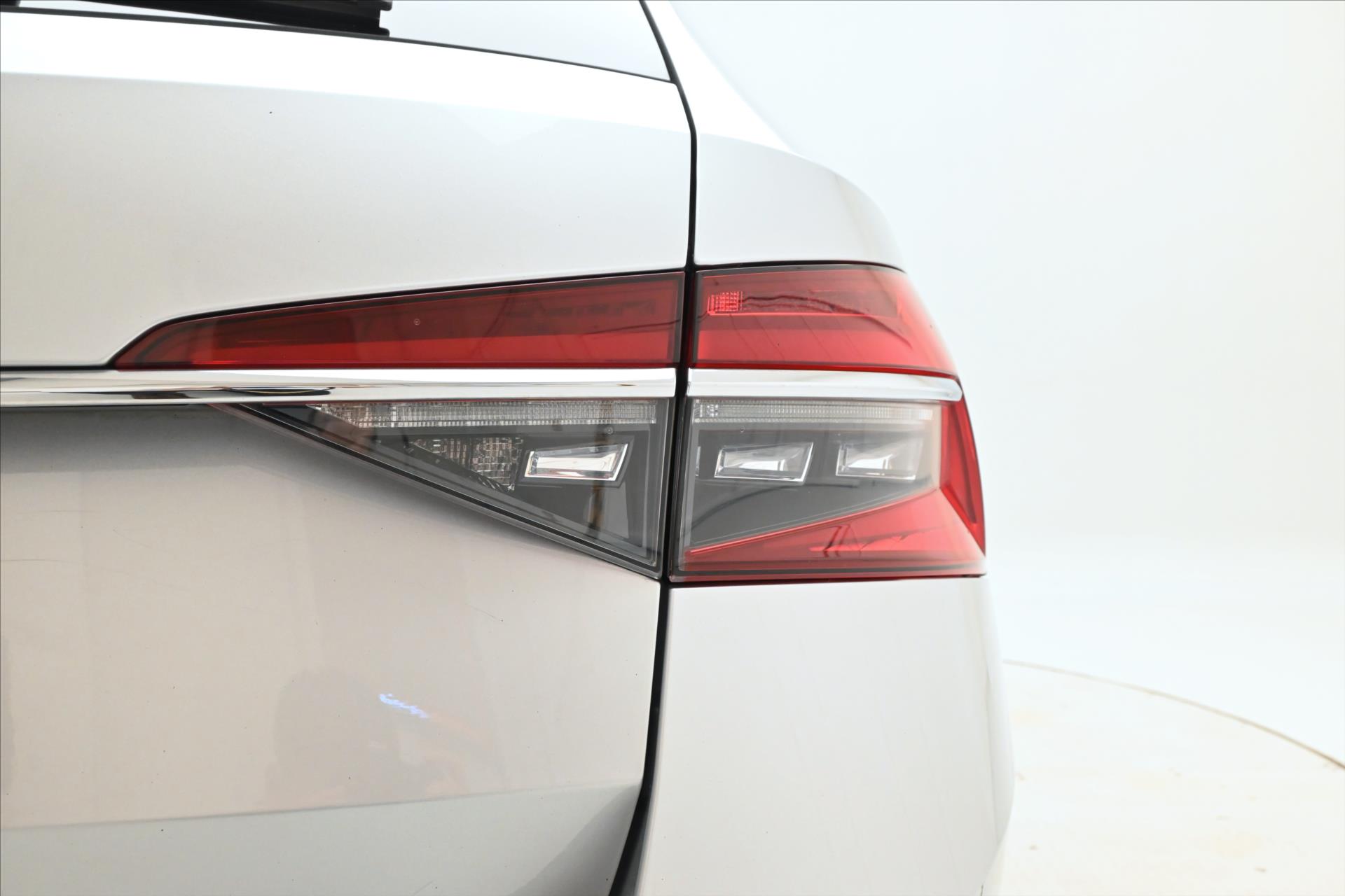 Hlavní fotografie vozu Škoda Superb 2,0 TDI 110kW DSG Executive Záruka až 5 let (32)