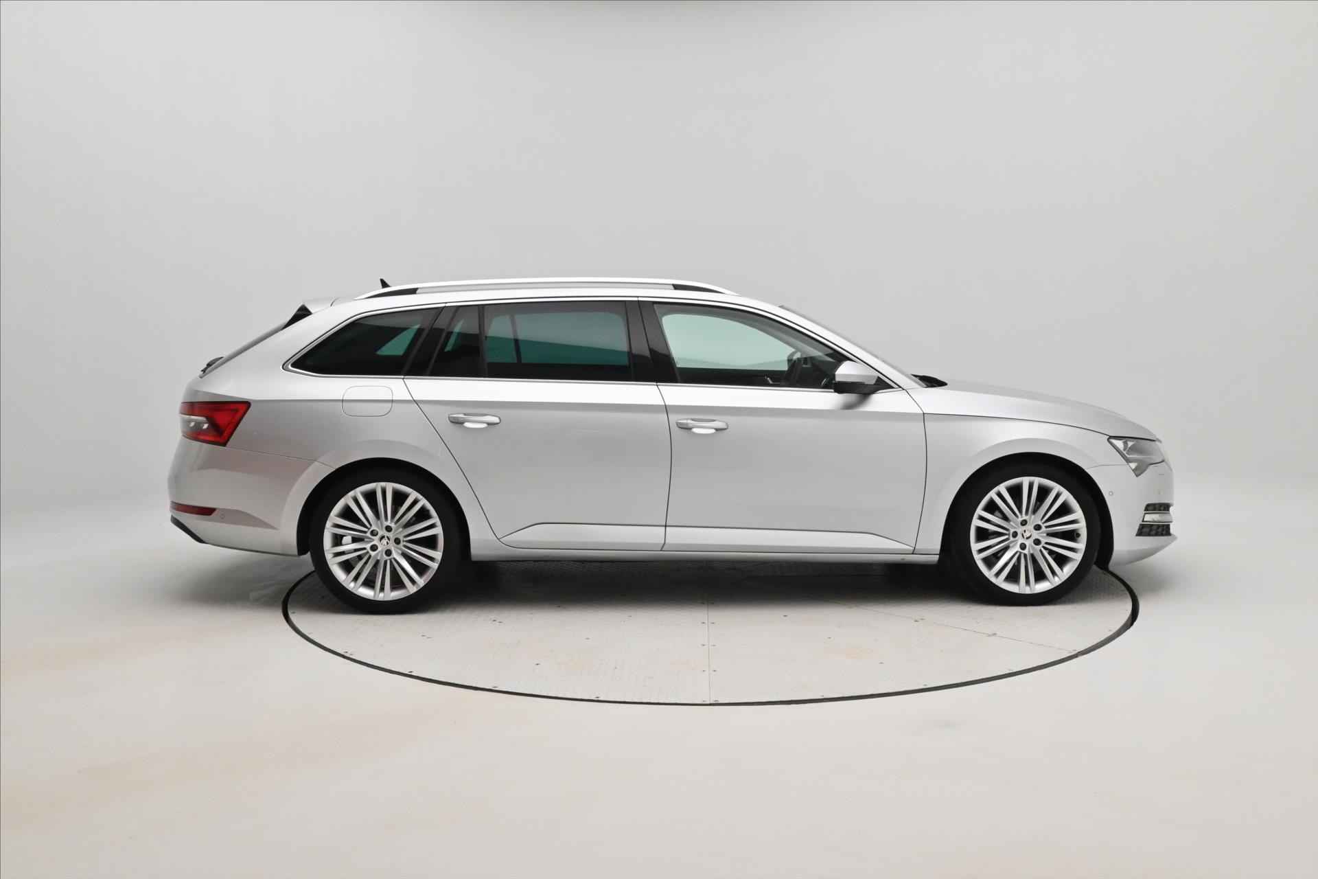 Hlavní fotografie vozu Škoda Superb 2,0 TDI 110kW DSG Executive Záruka až 5 let (4)