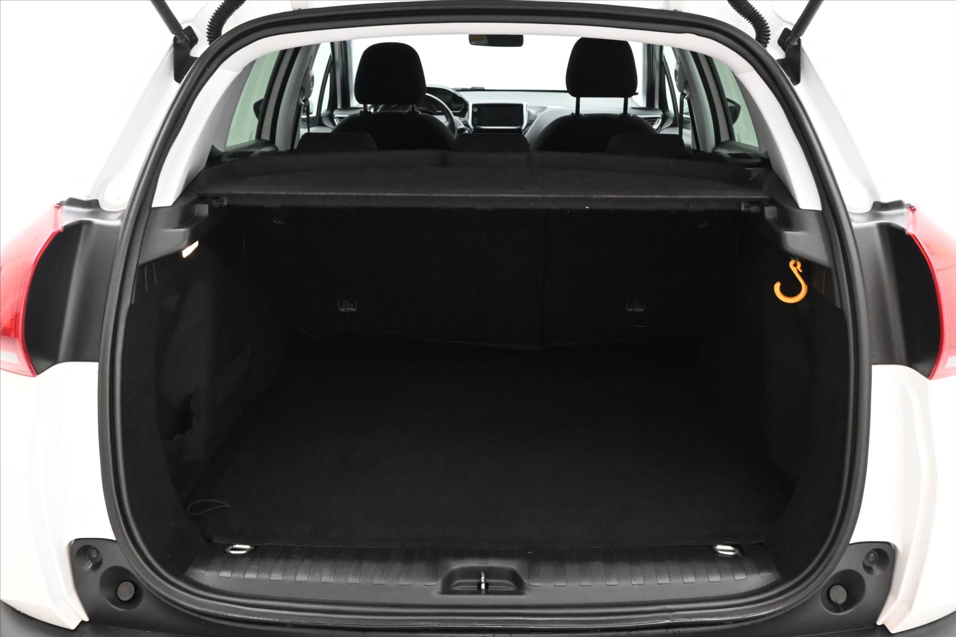 Hlavní fotografie vozu Peugeot 2008 1,2 PureTech 60 kW Digiklima Záruka až 5 let (10)