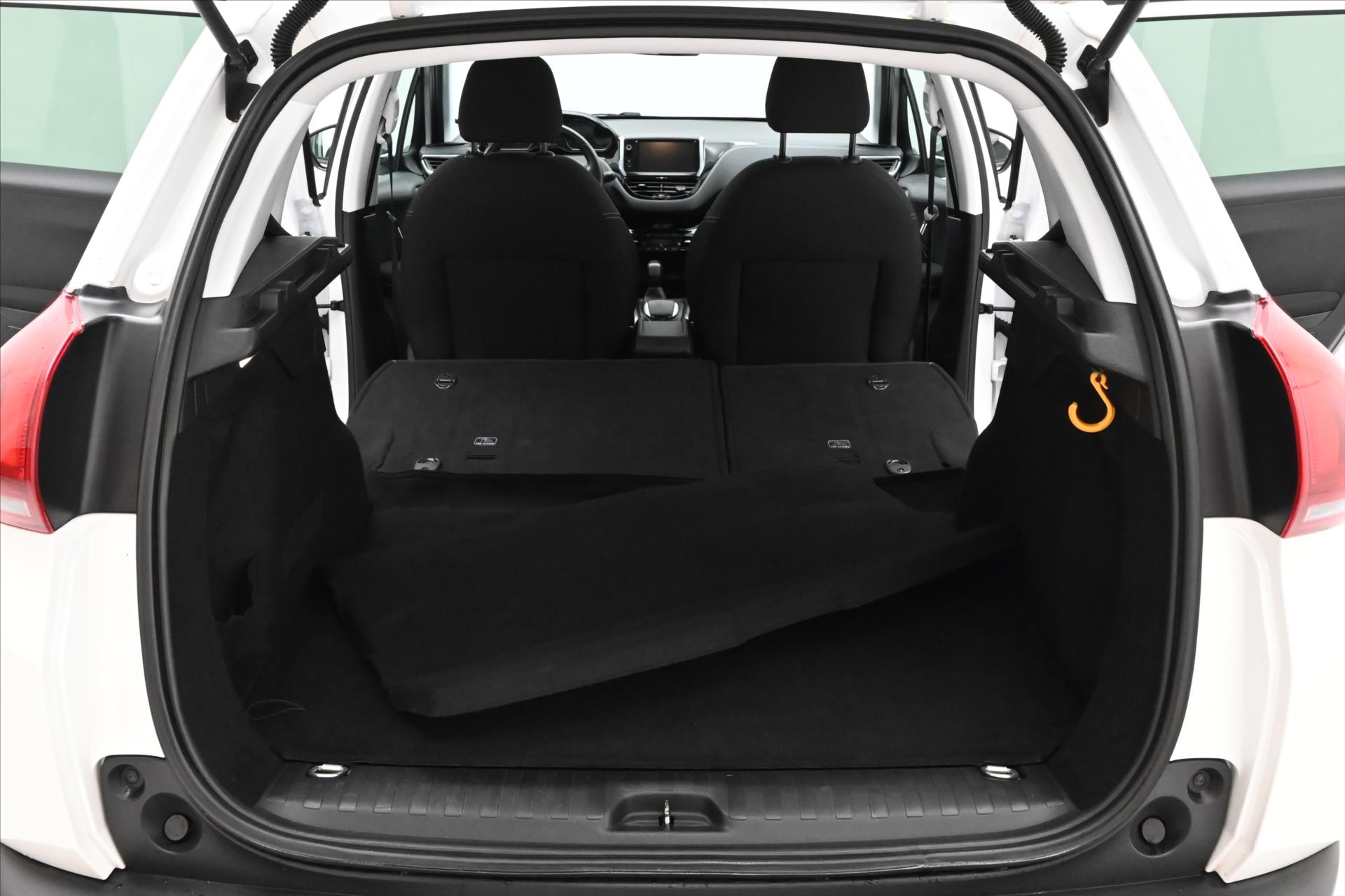 Hlavní fotografie vozu Peugeot 2008 1,2 PureTech 60 kW Digiklima Záruka až 5 let (11)