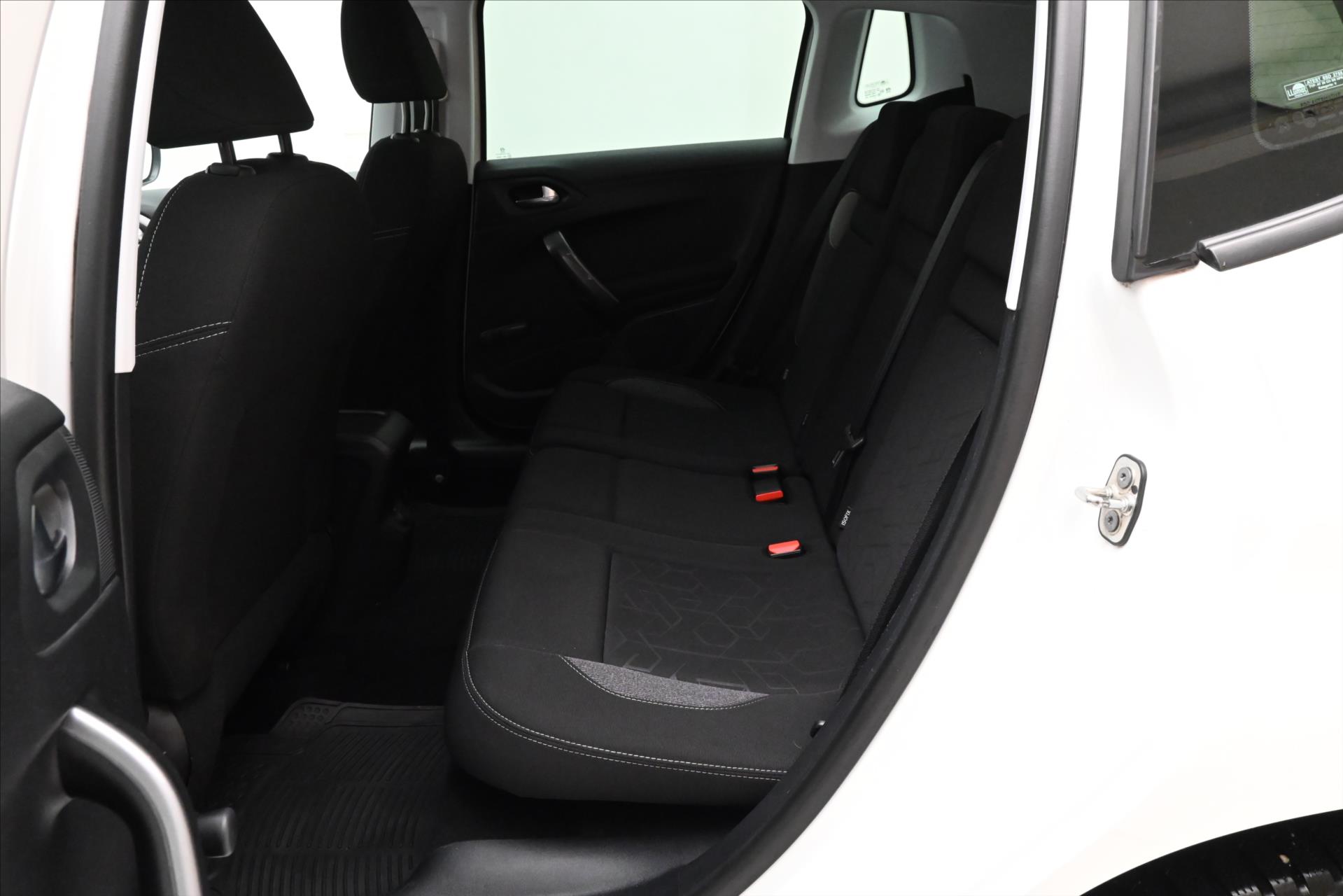 Hlavní fotografie vozu Peugeot 2008 1,2 PureTech 60 kW Digiklima Záruka až 5 let (14)