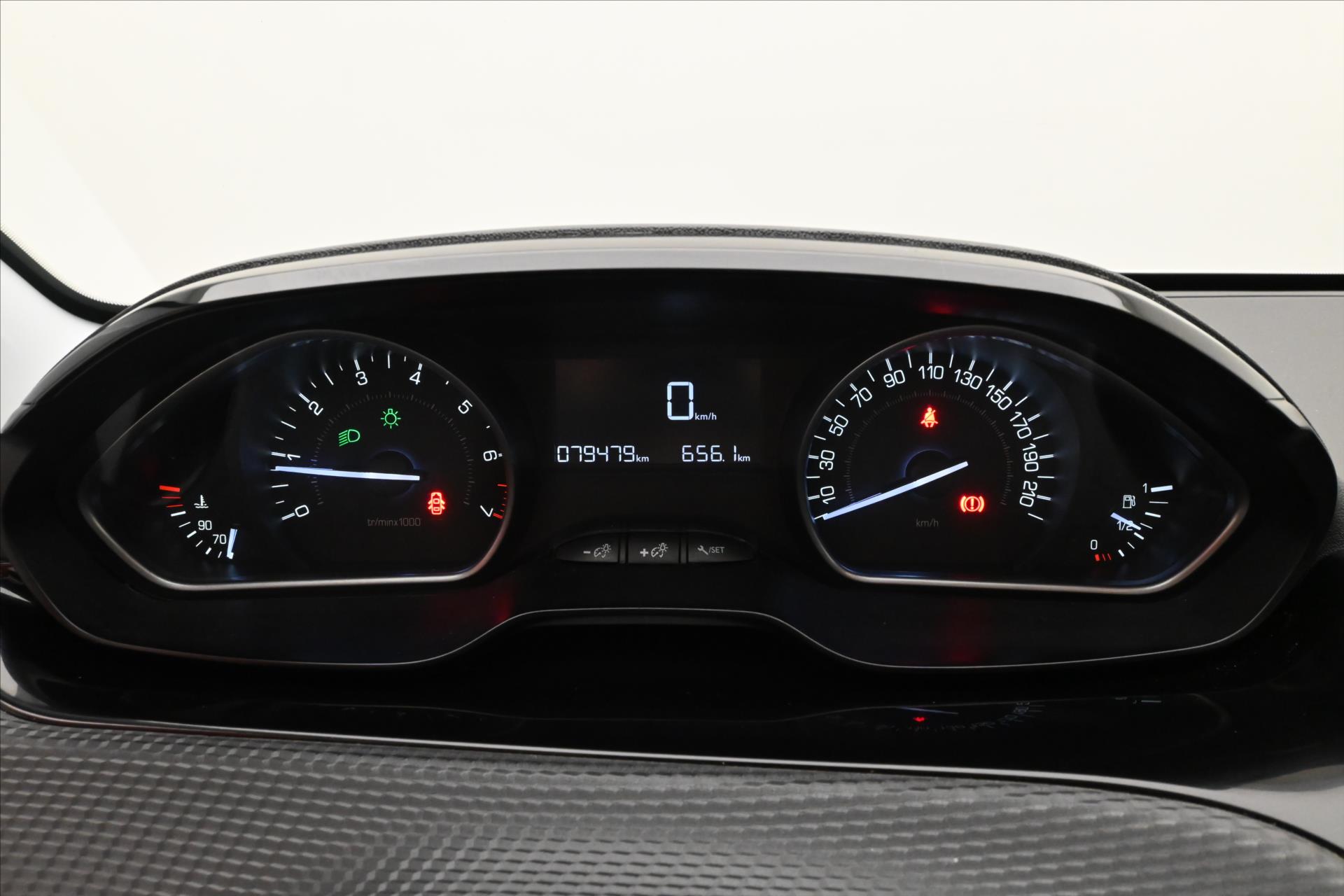 Hlavní fotografie vozu Peugeot 2008 1,2 PureTech 60 kW Digiklima Záruka až 5 let (16)