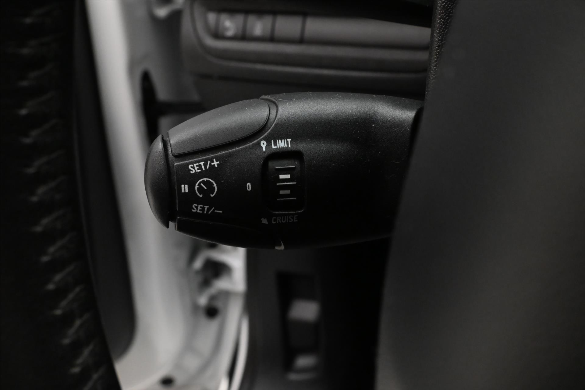 Hlavní fotografie vozu Peugeot 2008 1,2 PureTech 60 kW Digiklima Záruka až 5 let (22)