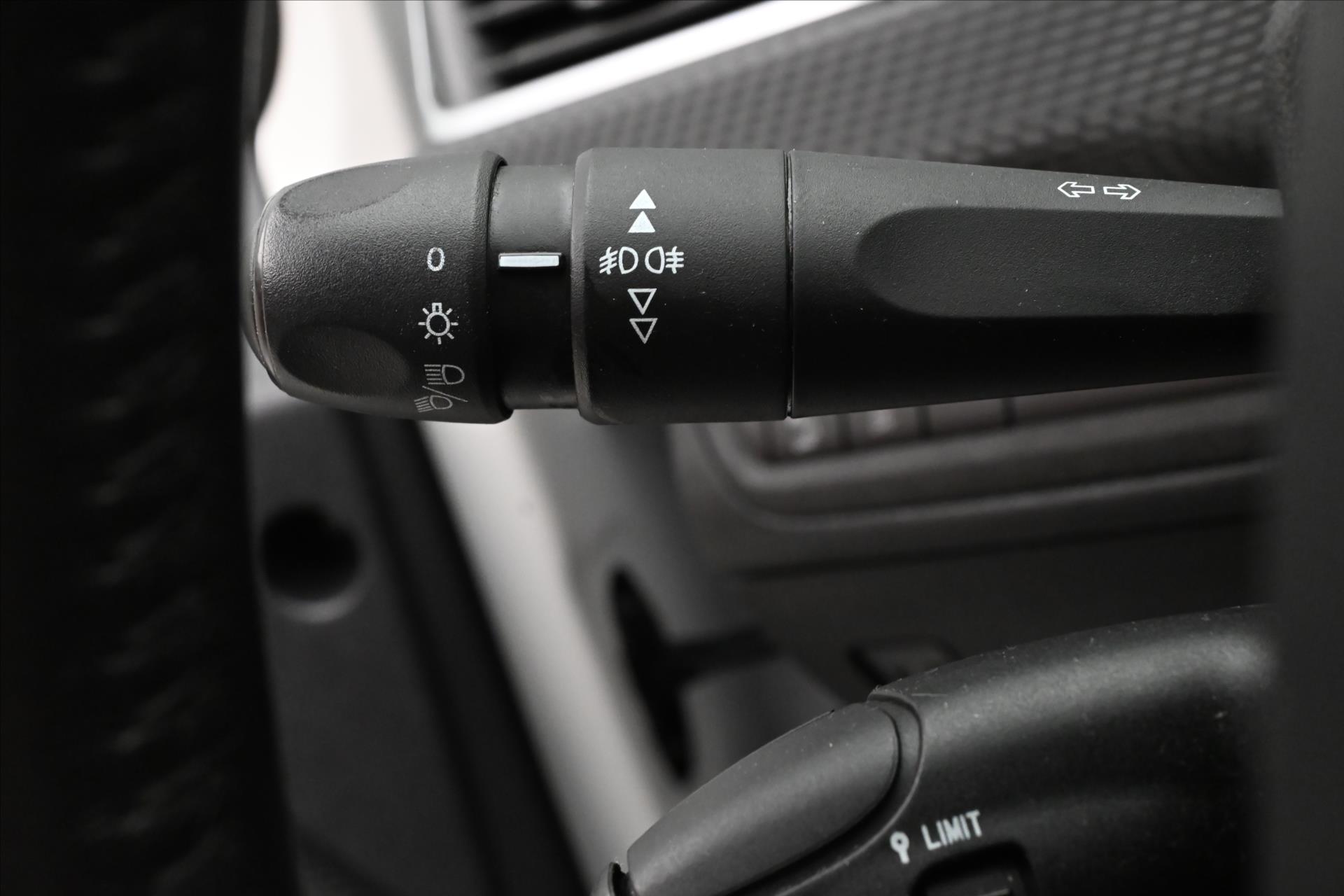 Hlavní fotografie vozu Peugeot 2008 1,2 PureTech 60 kW Digiklima Záruka až 5 let (25)