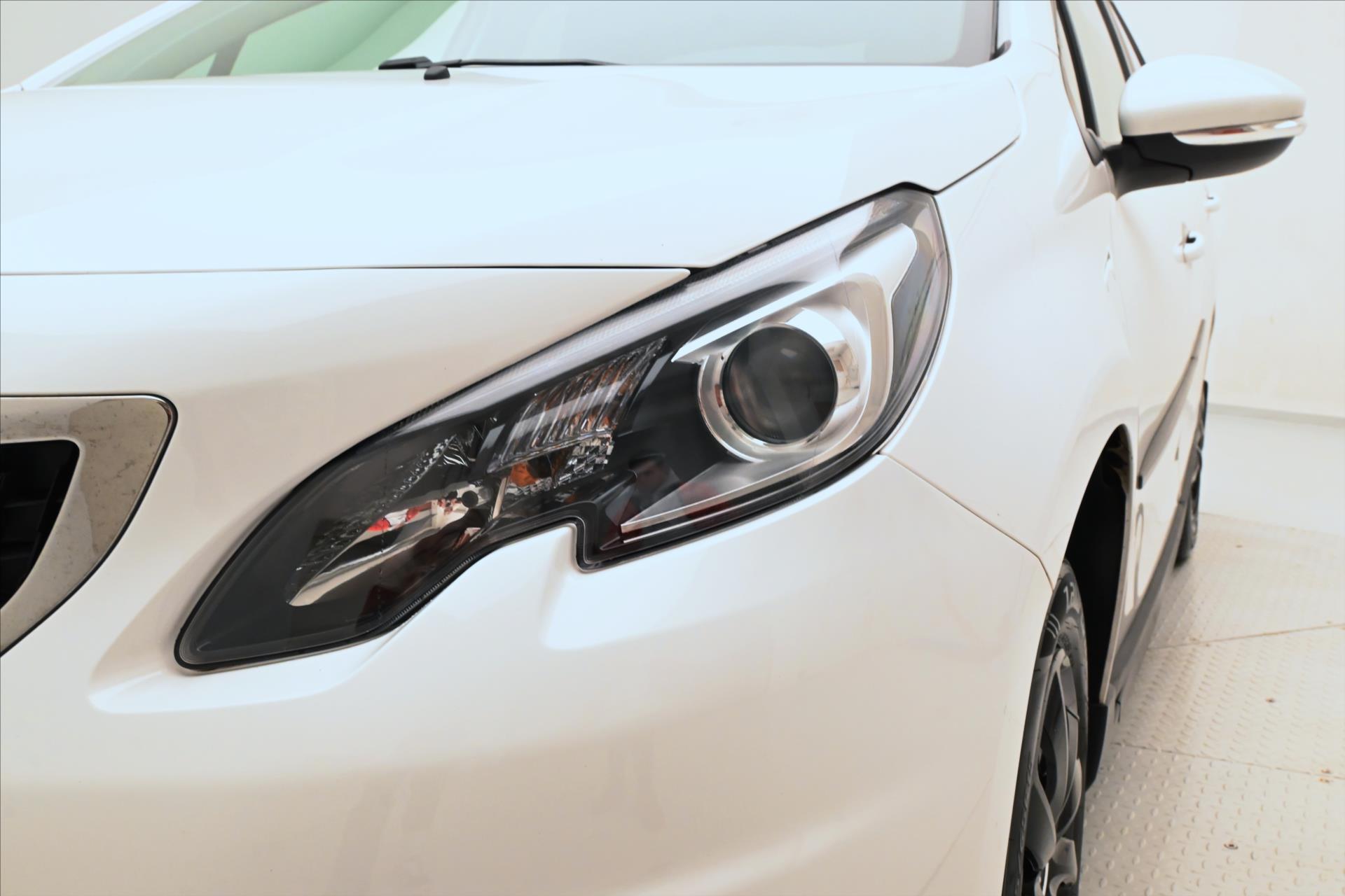 Hlavní fotografie vozu Peugeot 2008 1,2 PureTech 60 kW Digiklima Záruka až 5 let (27)