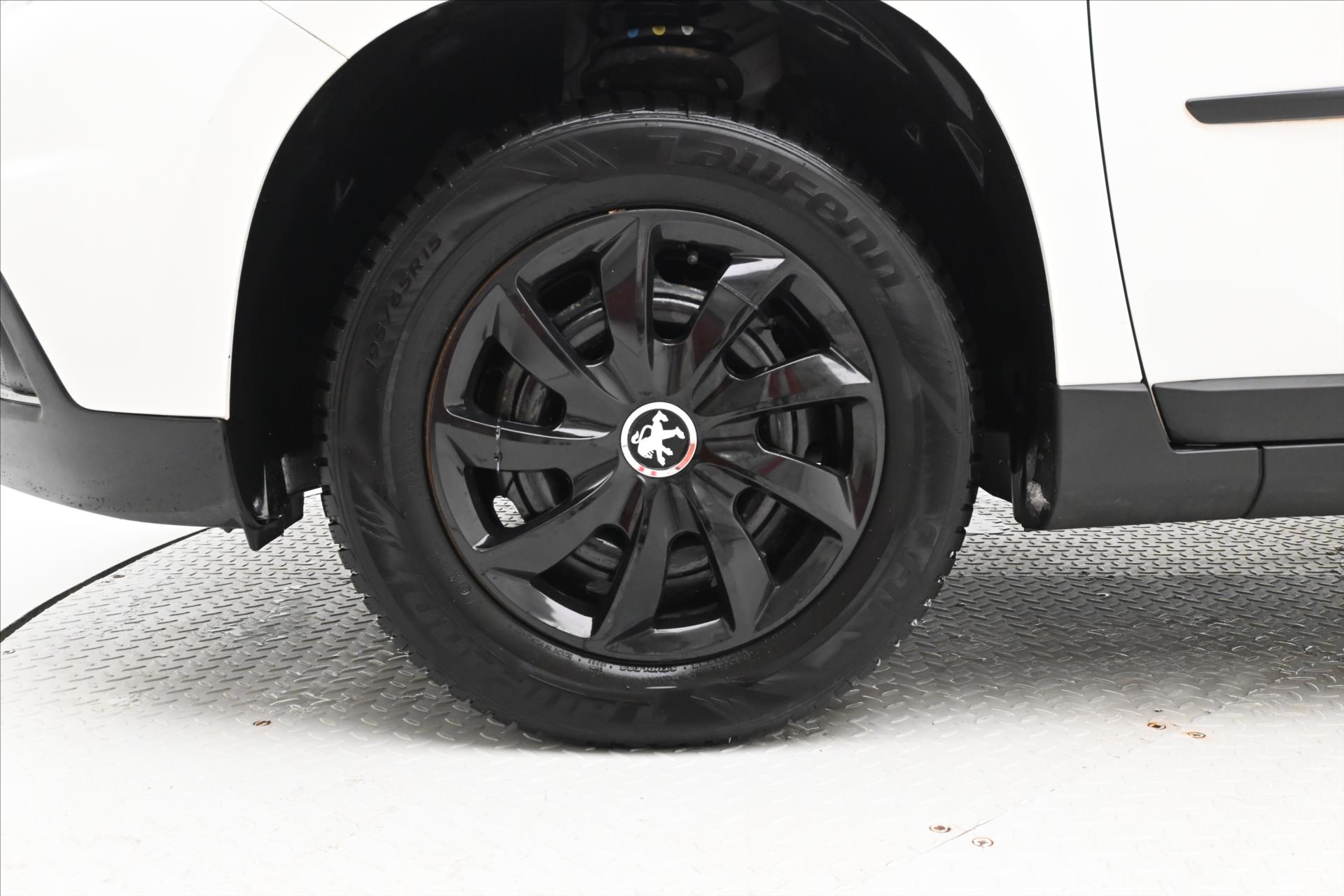 Hlavní fotografie vozu Peugeot 2008 1,2 PureTech 60 kW Digiklima Záruka až 5 let (29)