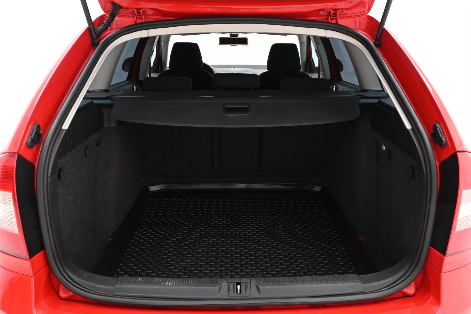 Main photo of the car Skoda Octavia 1.6 TDI 77kW Ambition Multifunction (10)