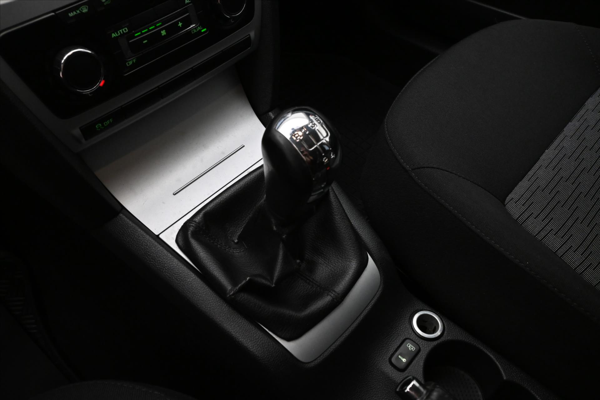 Main photo of the car Skoda Octavia 1.6 TDI 77kW Ambition Multifunction (21)