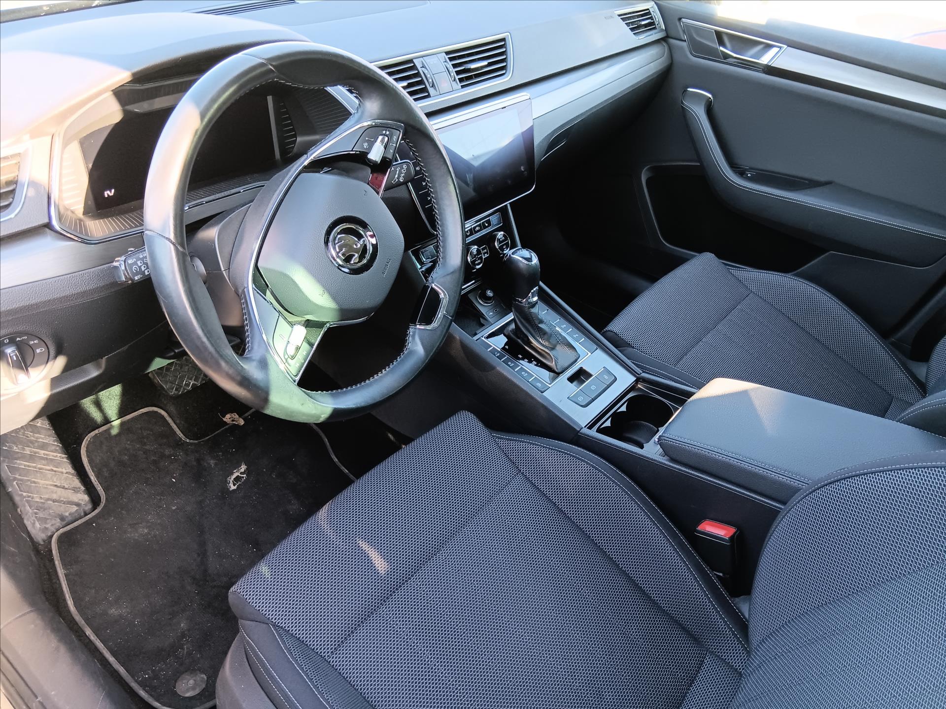 Hlavní fotografie vozu Škoda Superb 1,4 TSI iV 160 kW DSG Style VŮZ PŘIPRAVUJEME K PRODEJI (3)