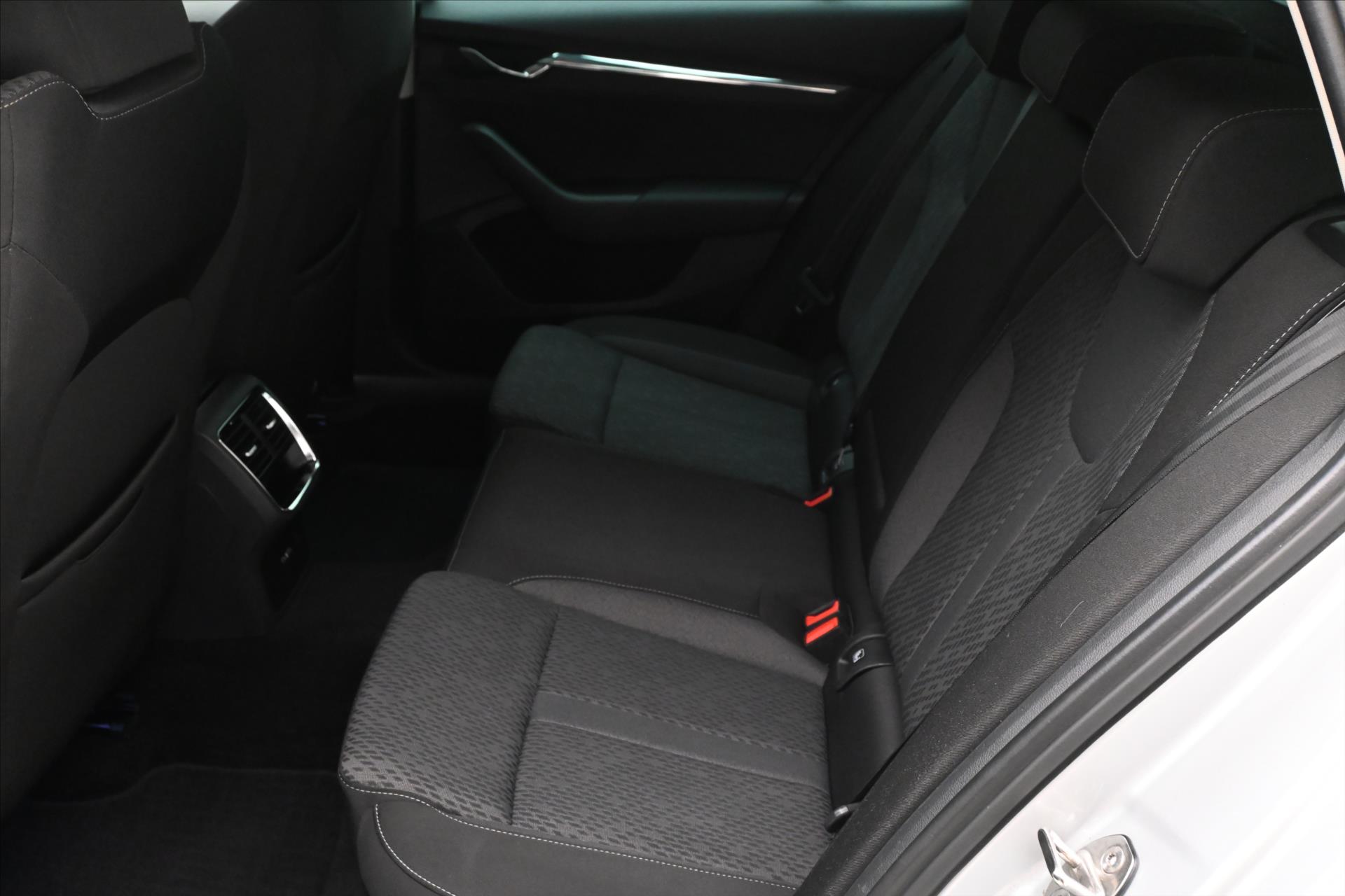 Hlavní fotografie vozu Škoda Octavia 2,0 TDI 110 kW DSG Style Záruka až 5 let (14)