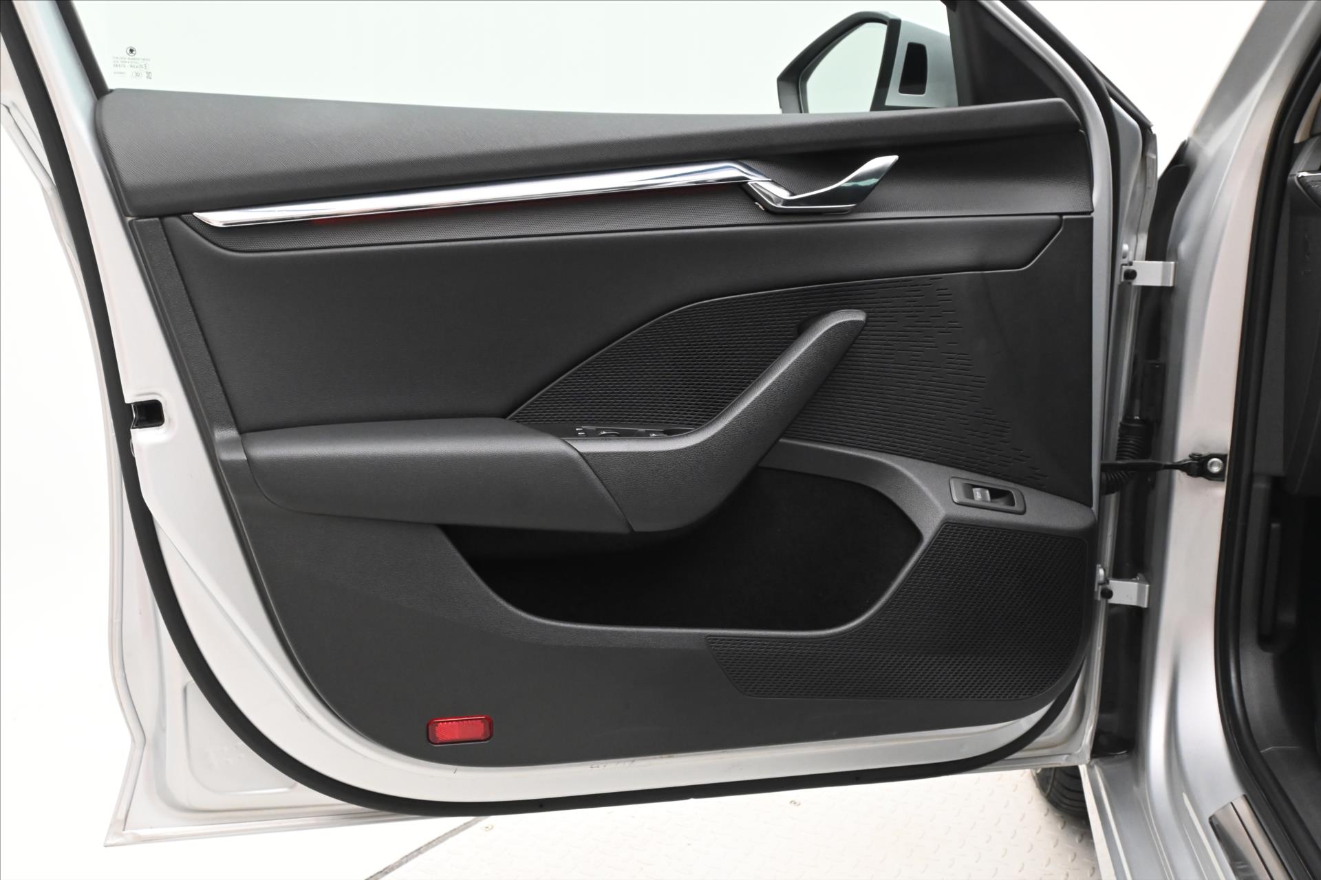 Hlavní fotografie vozu Škoda Octavia 2,0 TDI 110 kW DSG Style Záruka až 5 let (24)