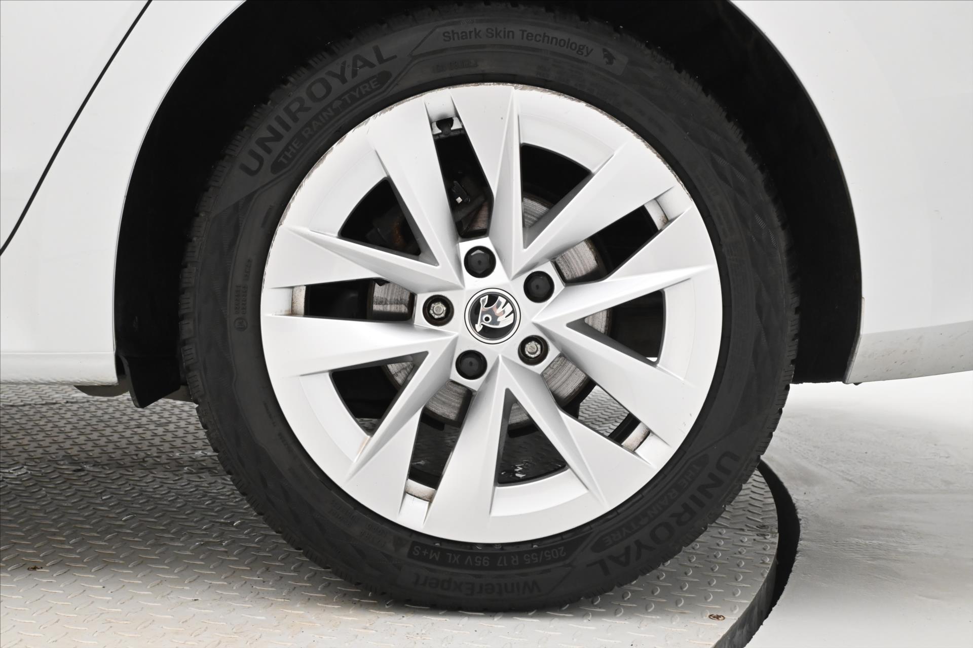 Hlavní fotografie vozu Škoda Octavia 2,0 TDI 110 kW DSG Style Záruka až 5 let (32)