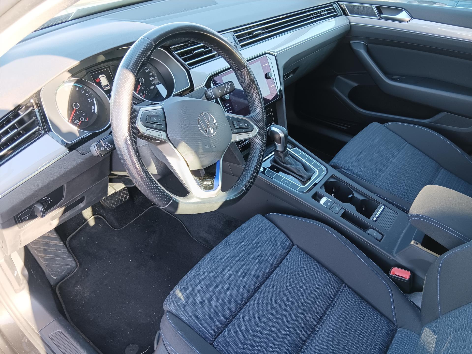 Hlavní fotografie vozu Volkswagen Passat 1,4 TSI GTE 160 kW DSG Business VŮZ PŘIPRAVUJEME K PRO (3)