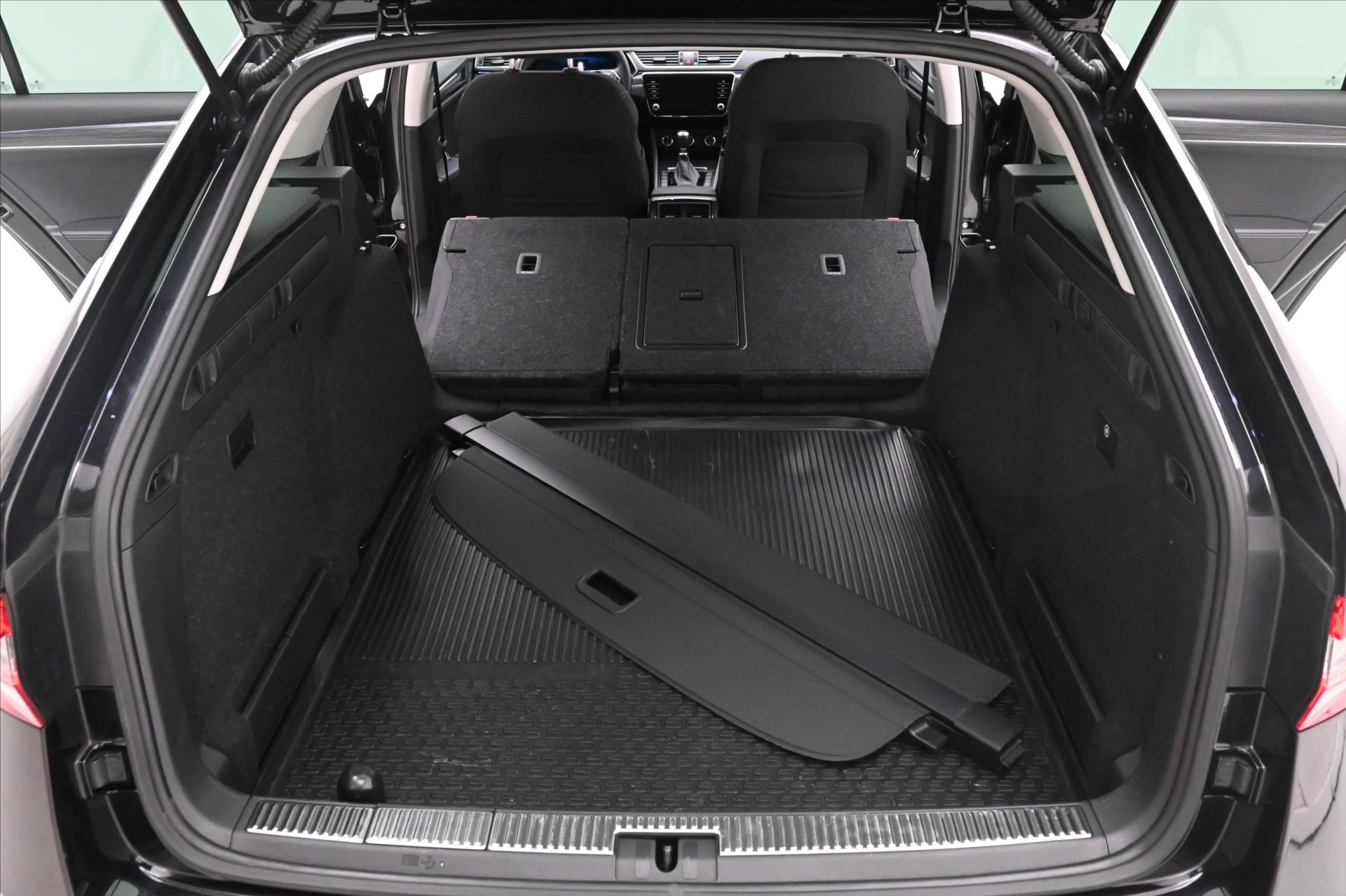 Hlavní fotografie vozu Škoda Superb 2,0 TDI 110 kW DSG Style Záruka až 5 let (11)