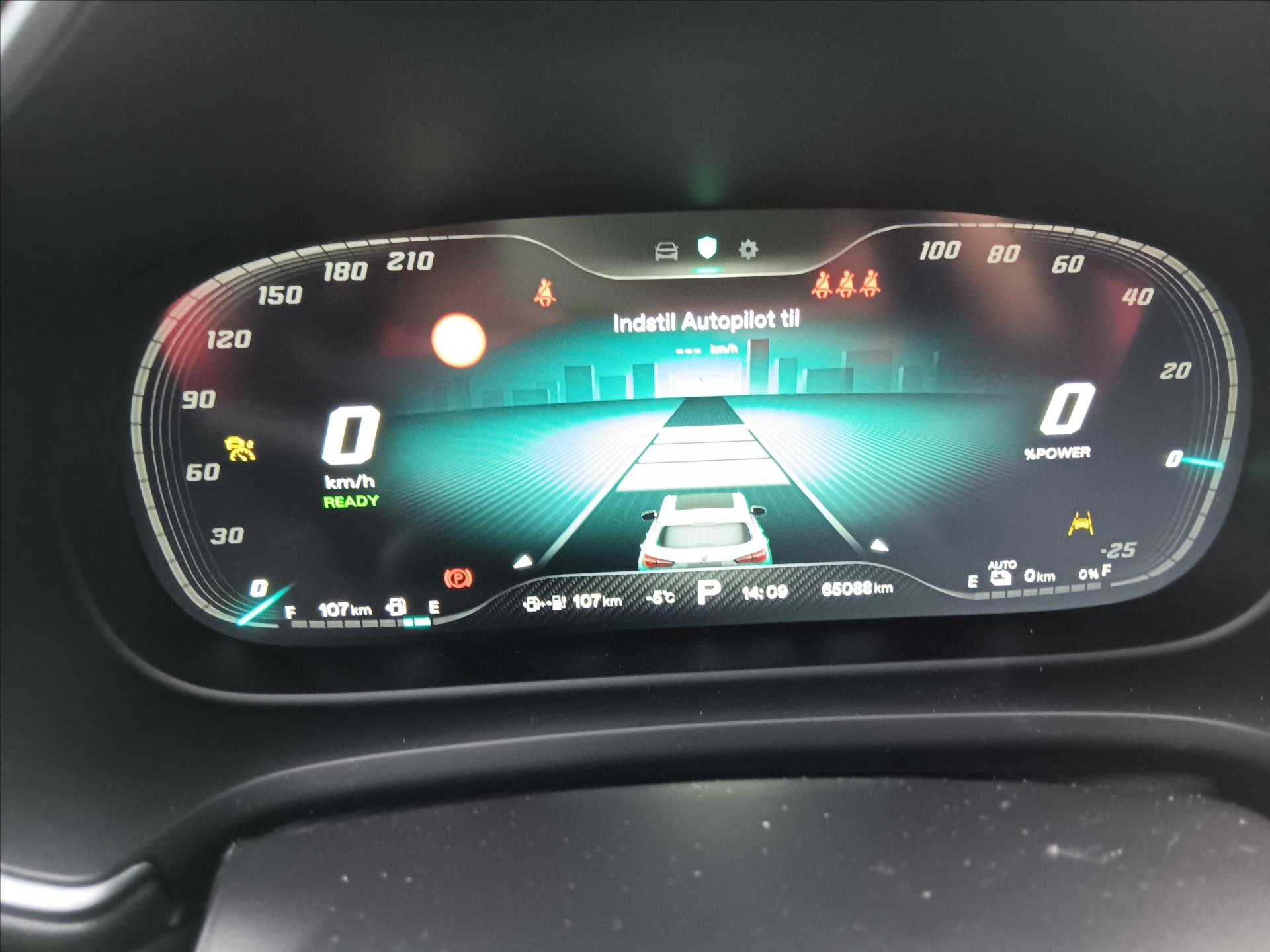 Hlavní fotografie vozu MG eHS 1,5 TGI PHEV 119 kW AT Vůz připravujeme k prodeji (4)