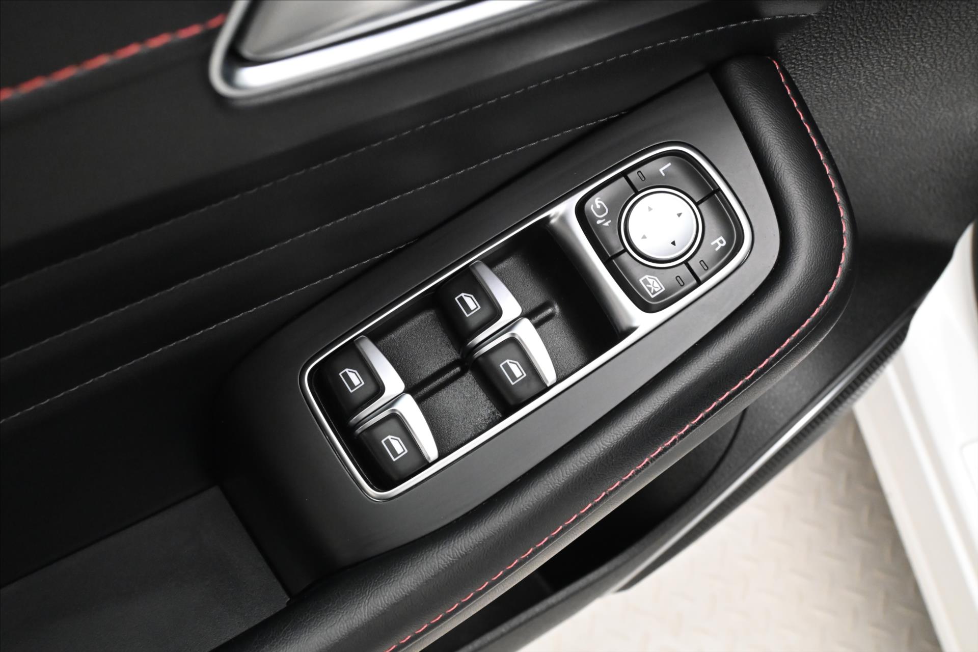 Hlavní fotografie vozu MG eHS 1,5 TGI PHEV 119 kW AT Záruka až 5 let (23)