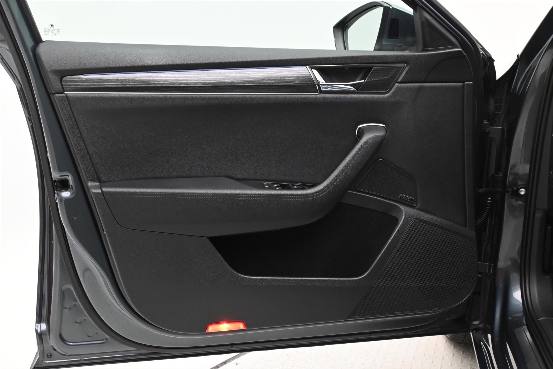 Hlavní fotografie vozu Škoda Superb 1,4 TSI iV 160 kW Style Záruka až 5 let (25)