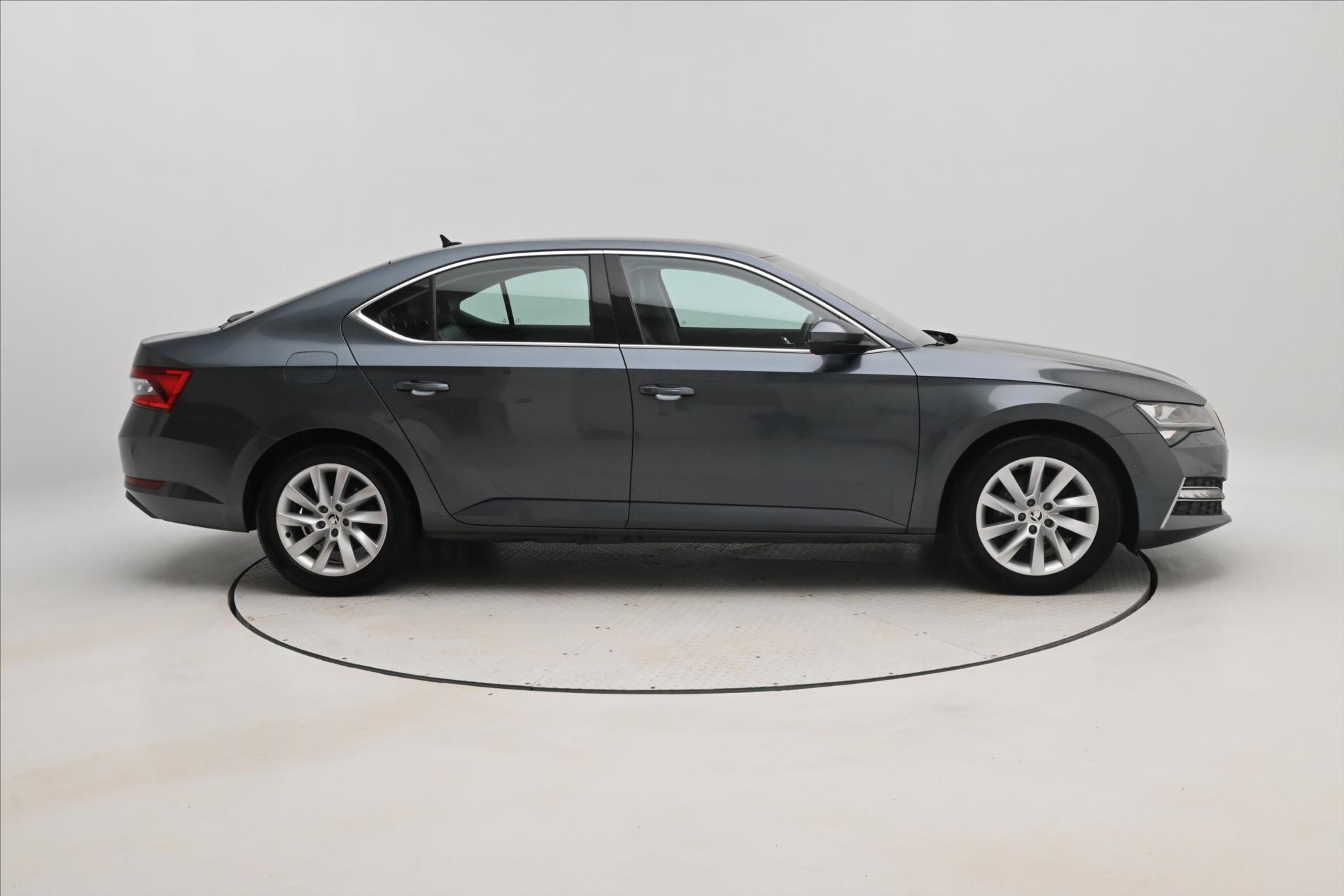 Hlavní fotografie vozu Škoda Superb 1,4 TSI iV 160 kW Style Záruka až 5 let (4)