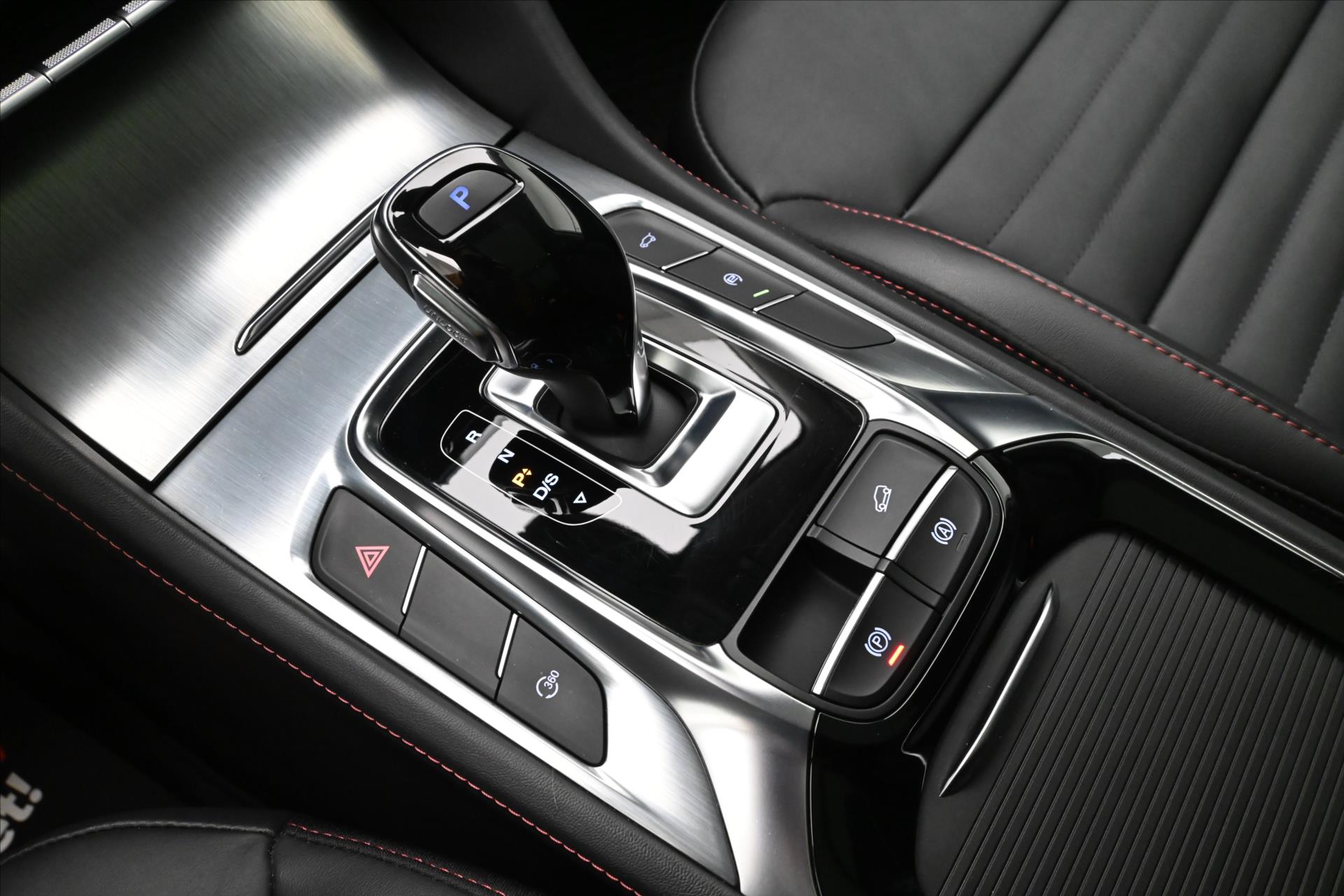 Hlavní fotografie vozu MG HS 1,5 TGI 119 kW EXCLUSIVE Automat Záruka až 5 let (21)