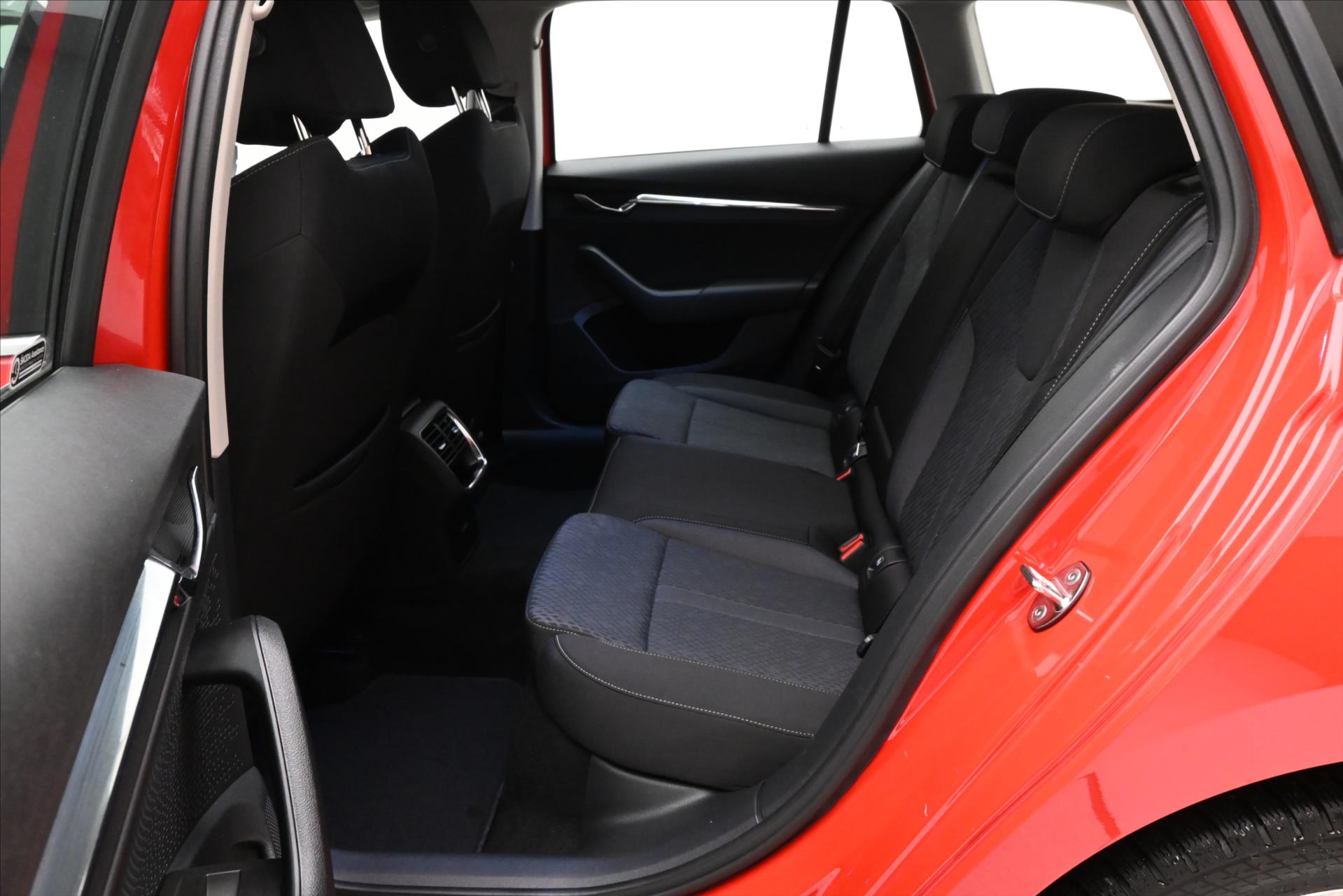 Hlavní fotografie vozu Škoda Octavia 1,4 iV TSI 110 kW DSG Záruka 5 let (14)