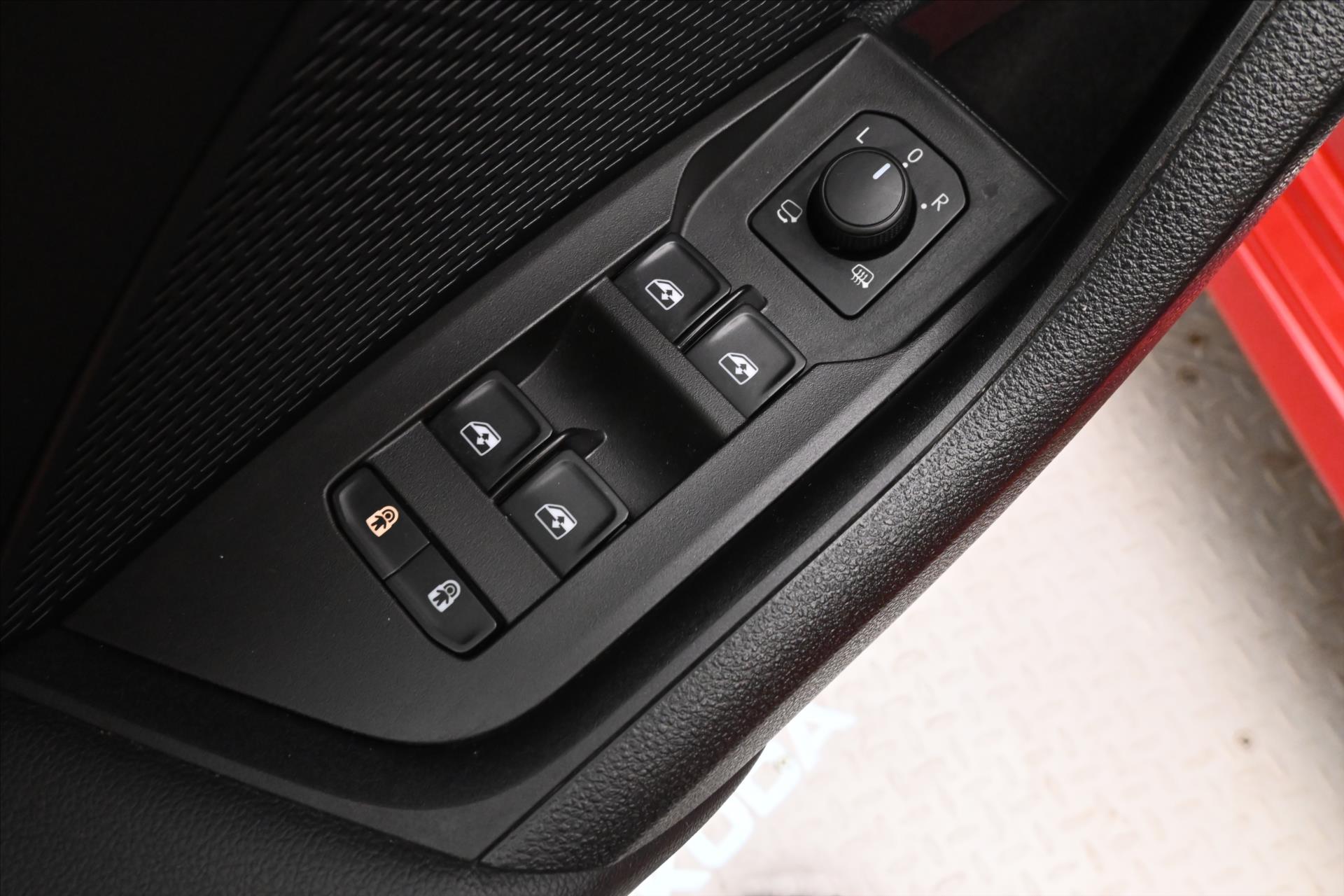 Hlavní fotografie vozu Škoda Octavia 1,4 iV TSI 110 kW DSG Záruka 5 let (24)