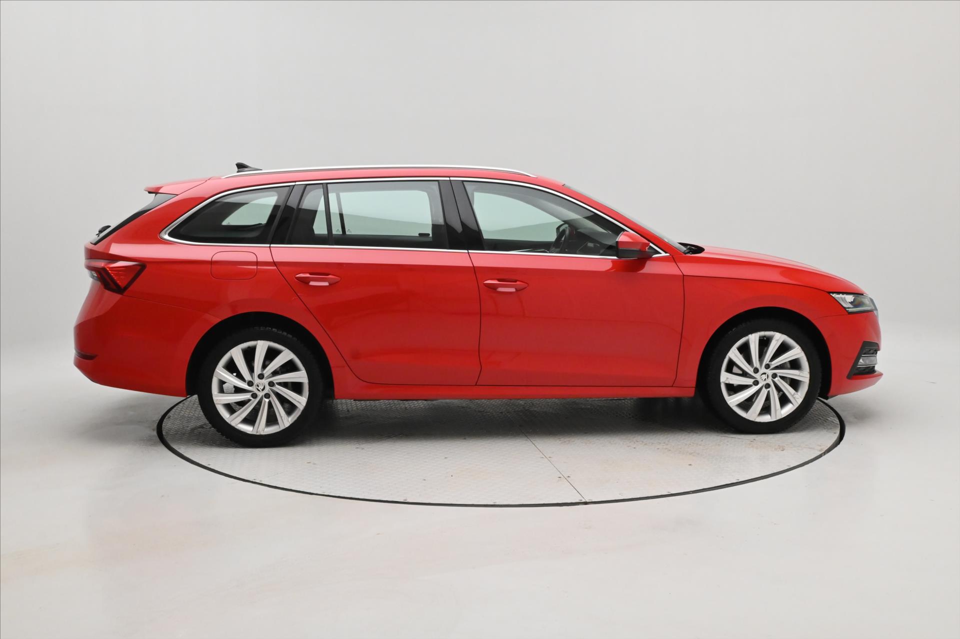 Hlavní fotografie vozu Škoda Octavia 1,4 iV TSI 110 kW DSG Záruka 5 let (4)