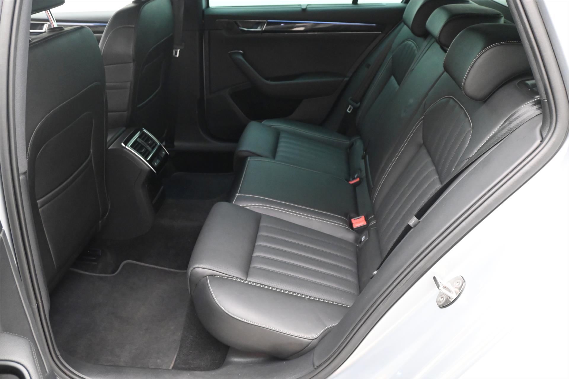 Hlavní fotografie vozu Škoda Superb 1,4 TSI iV 160 kW L&K DSG Záruka až 5 let (14)