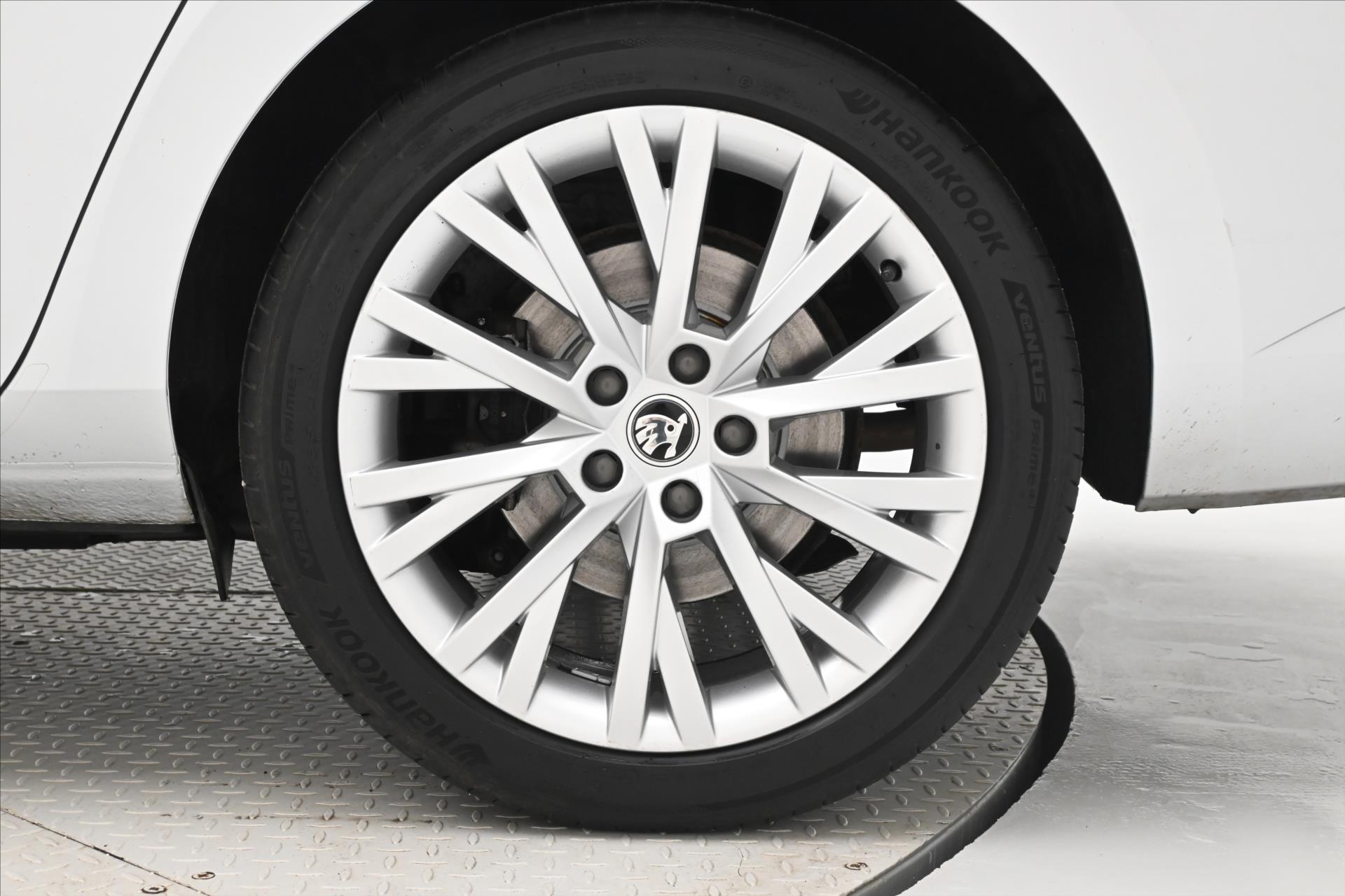 Hlavní fotografie vozu Škoda Superb 1,4 TSI iV 160 kW L&K DSG Záruka až 5 let (32)