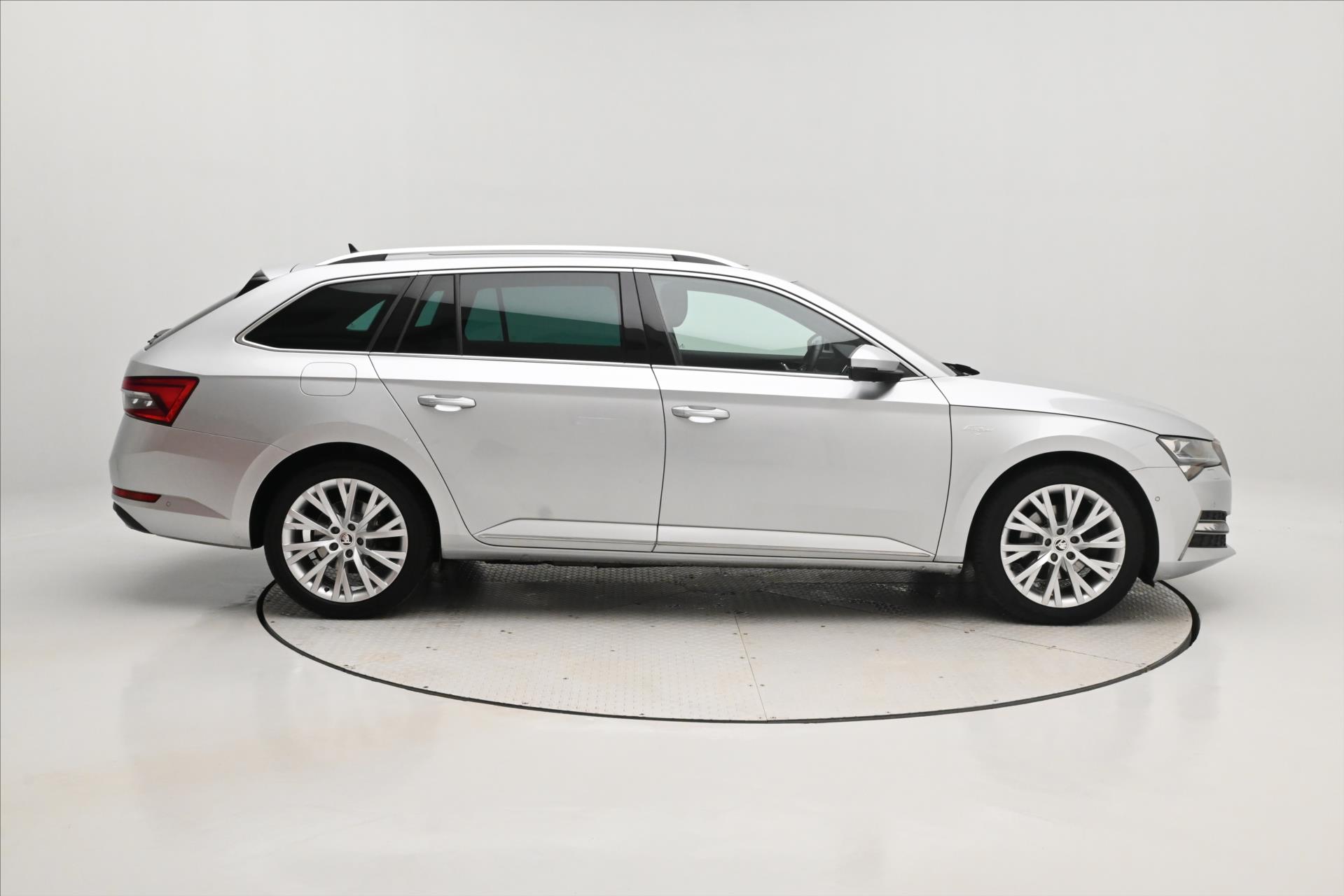 Hlavní fotografie vozu Škoda Superb 1,4 TSI iV 160 kW L&K DSG Záruka až 5 let (4)