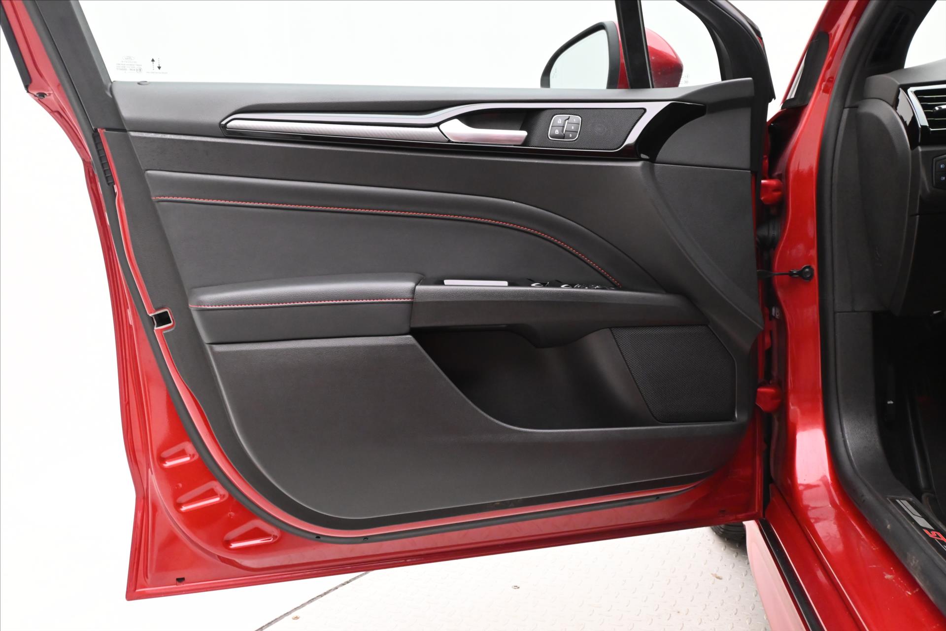 Hlavní fotografie vozu Ford Mondeo 2,0 EcoBlue 140 kW ST-Line Záruka až 5 let (23)