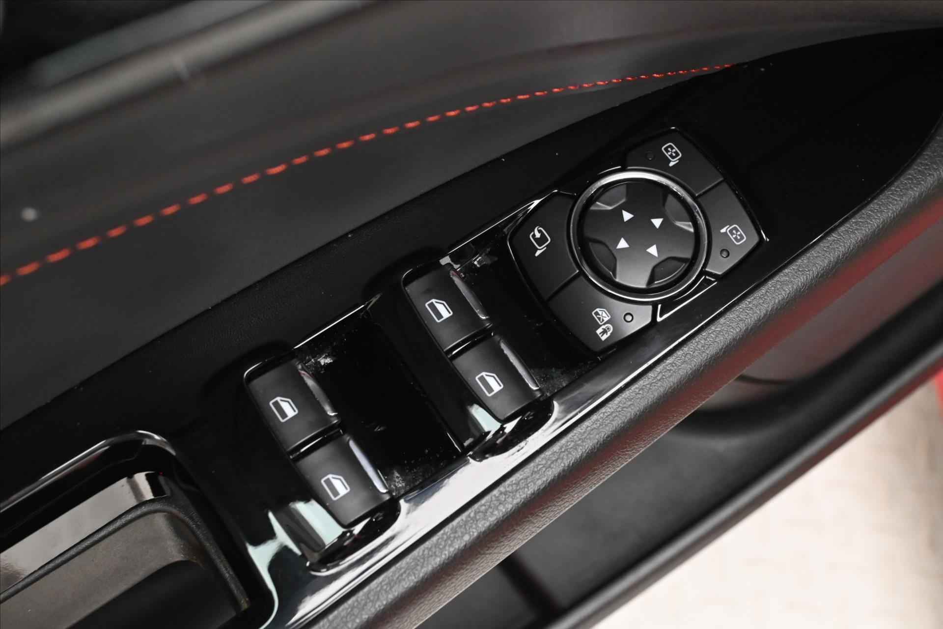 Hlavní fotografie vozu Ford Mondeo 2,0 EcoBlue 140 kW ST-Line Záruka až 5 let (24)