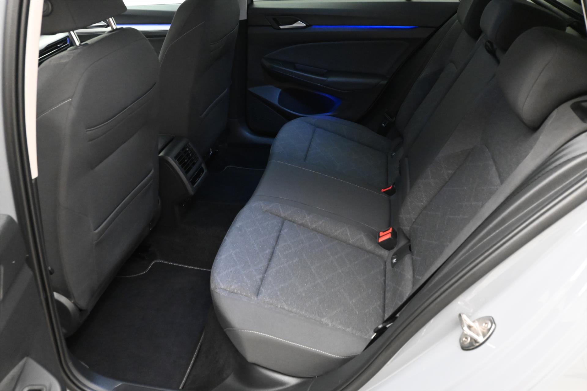 Hlavní fotografie vozu Volkswagen Golf 2,0 TDI 110 kW DSG Business Záruka až 5 let (14)