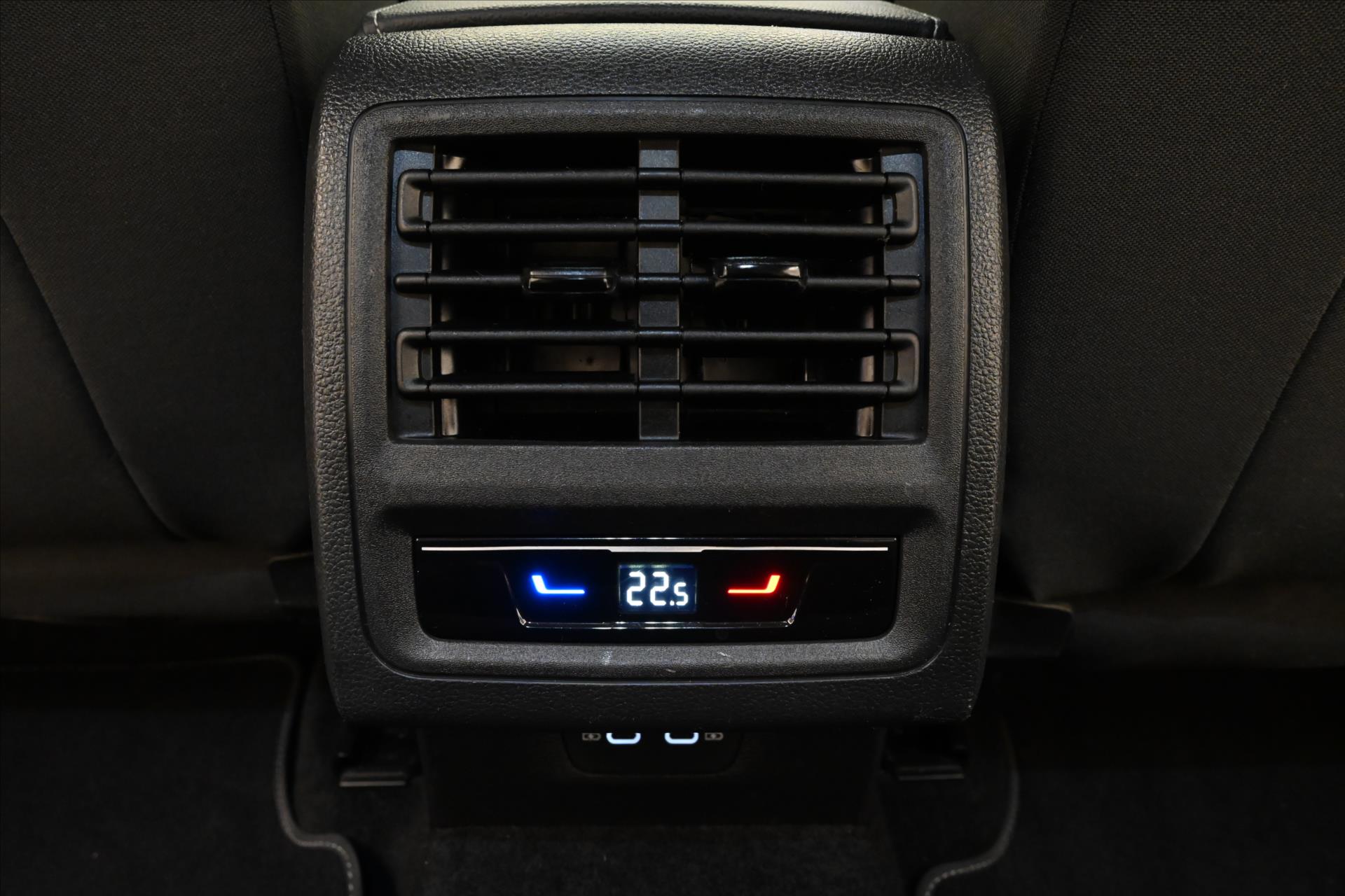 Hlavní fotografie vozu Volkswagen Golf 2,0 TDI 110 kW DSG Business Záruka až 5 let (22)