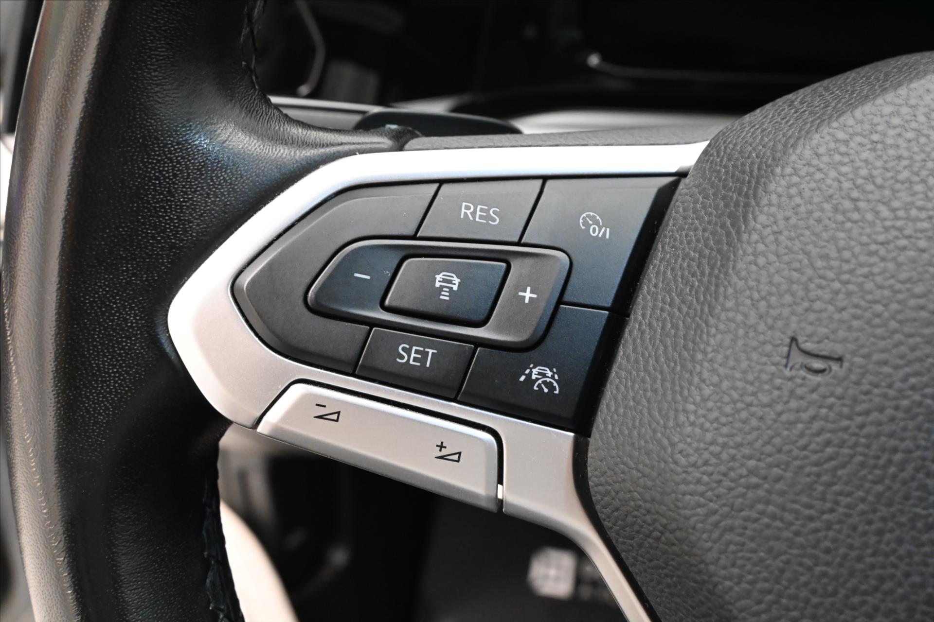 Hlavní fotografie vozu Volkswagen Golf 2,0 TDI 110 kW DSG Business Záruka až 5 let (24)