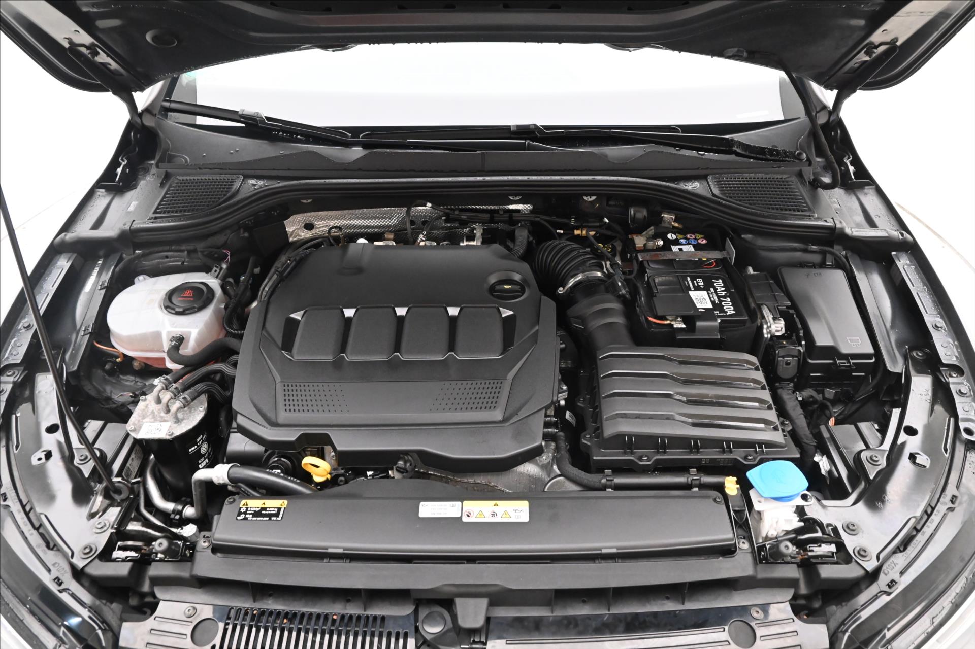 Hlavní fotografie vozu Volkswagen Golf 2,0 TDI 110 kW DSG Business Záruka až 5 let (9)