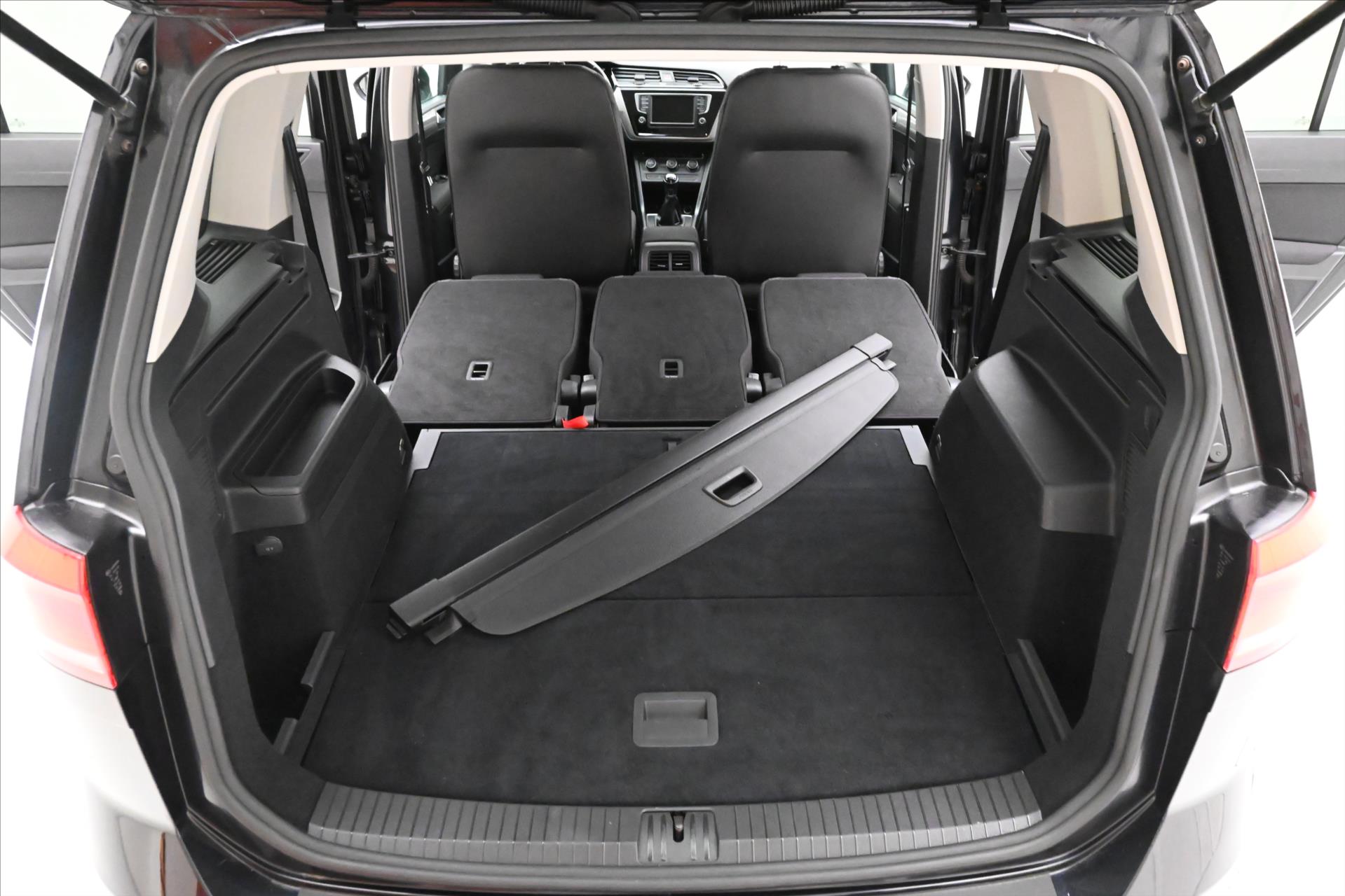 Hlavní fotografie vozu Volkswagen Touran 1,6 TDI 85 kW Navigace Záruka (11)