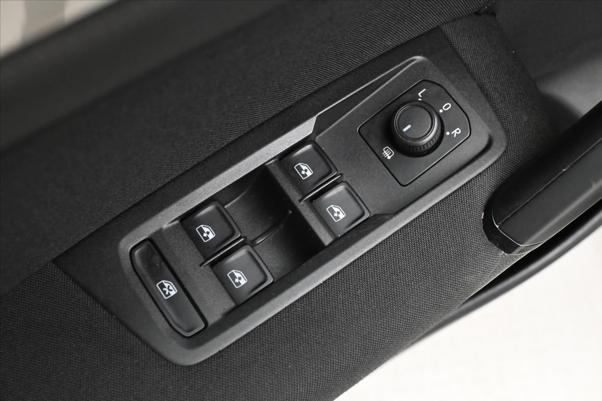 Hlavní fotografie vozu Volkswagen Touran 1,6 TDI 85 kW Navigace Záruka (25)