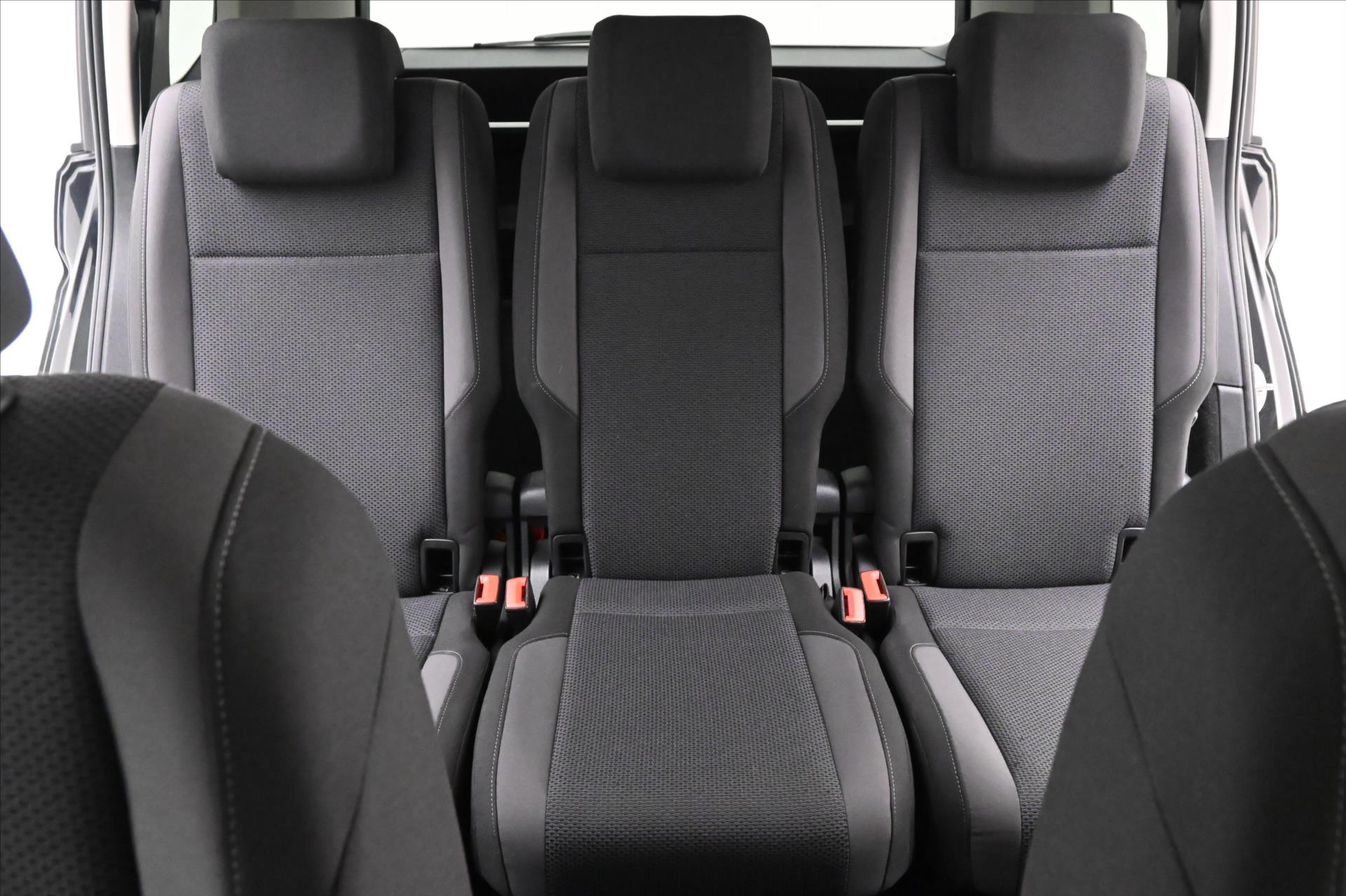 Hlavní fotografie vozu Volkswagen Touran 1,6 TDI 85 kW Navigace Záruka (27)