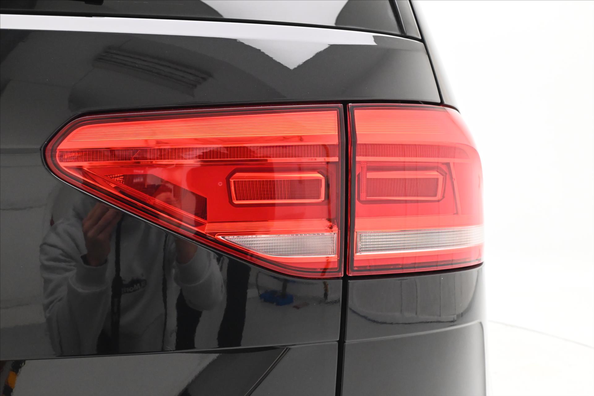 Hlavní fotografie vozu Volkswagen Touran 1,6 TDI 85 kW Navigace Záruka (29)