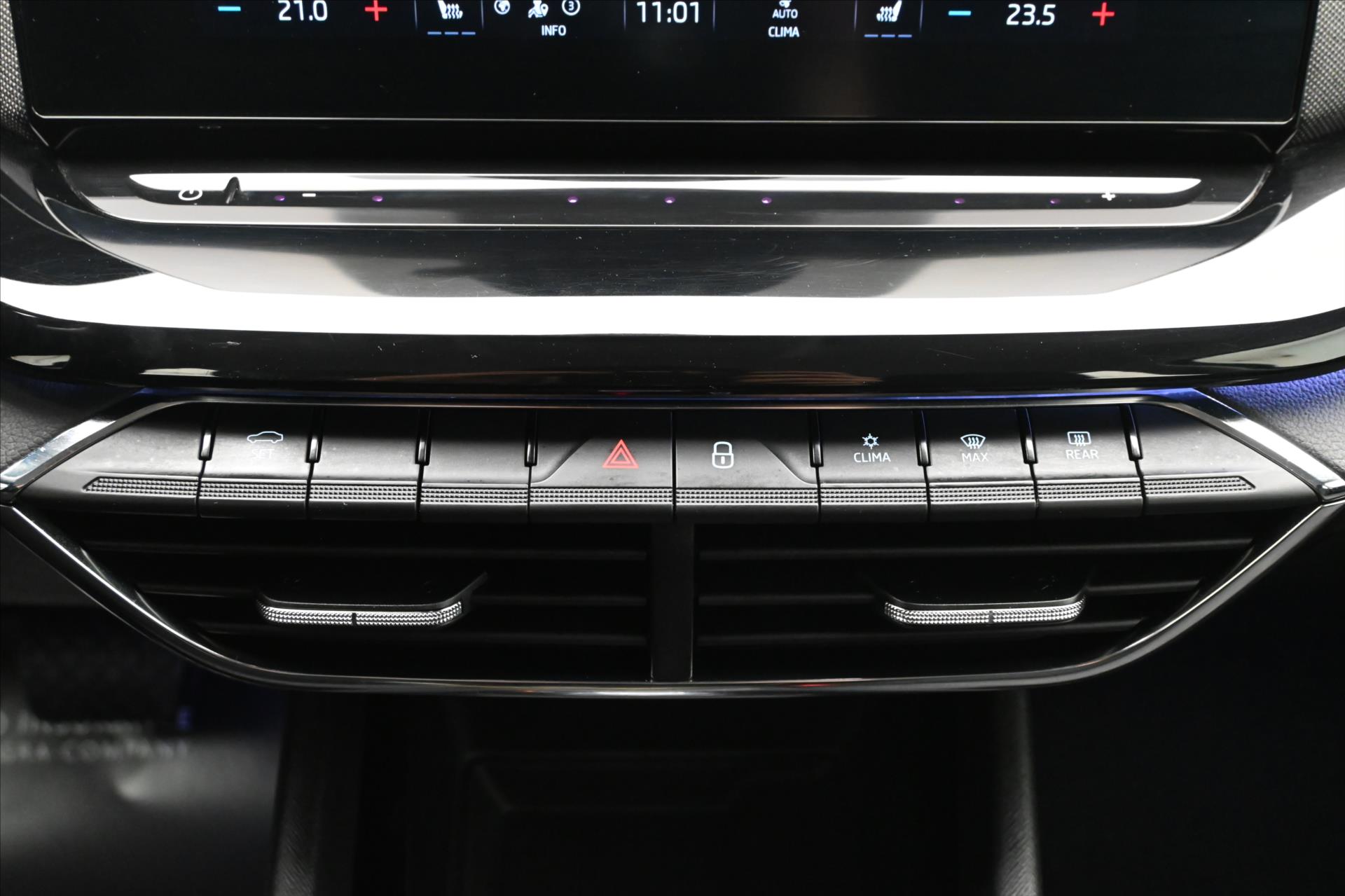 Main photo of the car Skoda Octavia 2.0 TDI 110KW DSG Style Warranty up to 5 years (21)