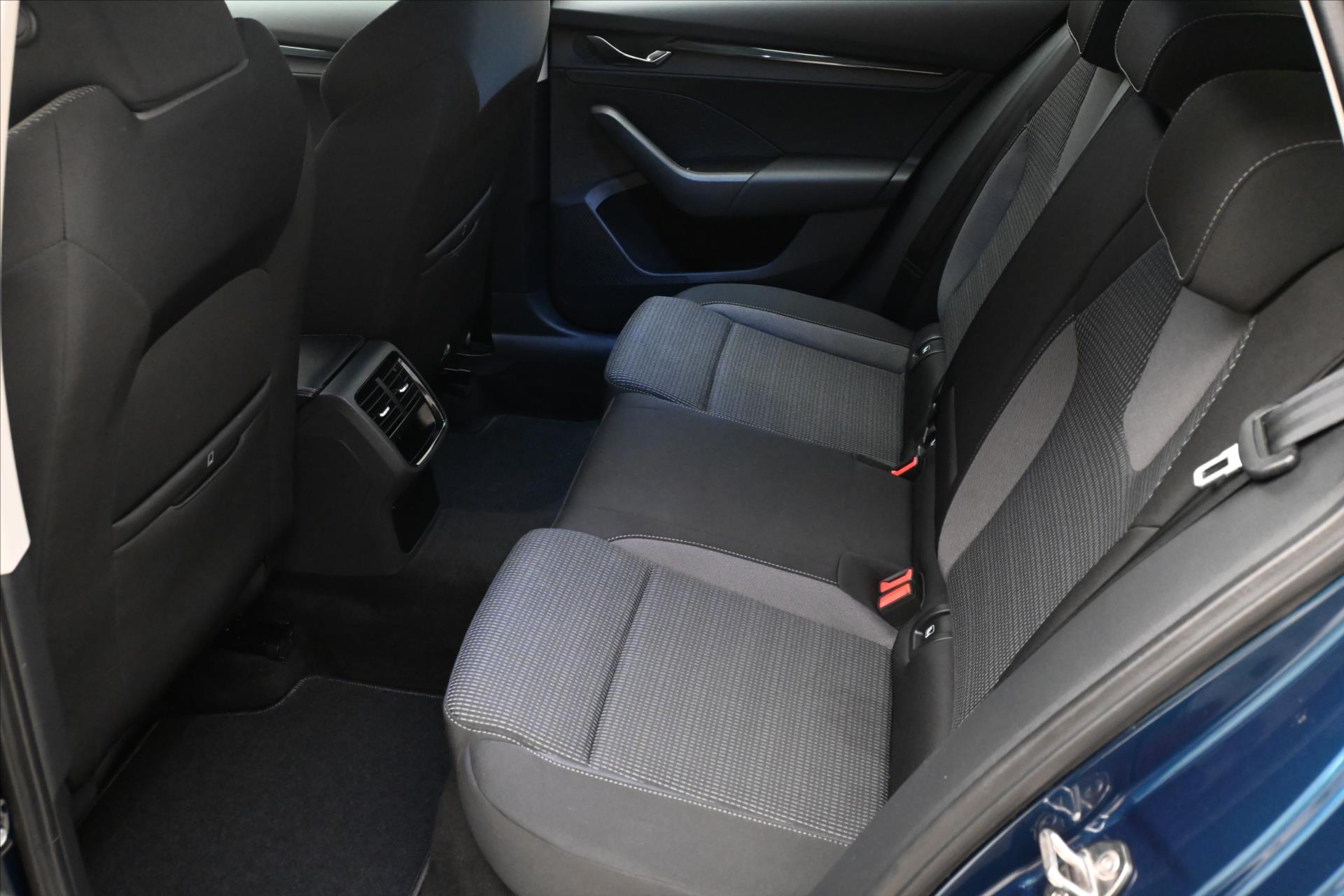 Hlavní fotografie vozu Škoda Octavia 2,0 TDI 110 KW DSG Business Záruka až 5 let (14)