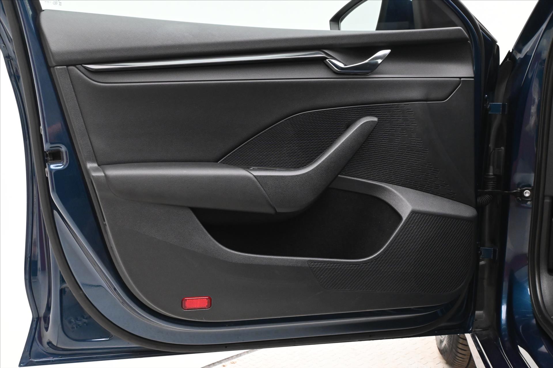 Hlavní fotografie vozu Škoda Octavia 2,0 TDI 110 KW DSG Business Záruka až 5 let (24)