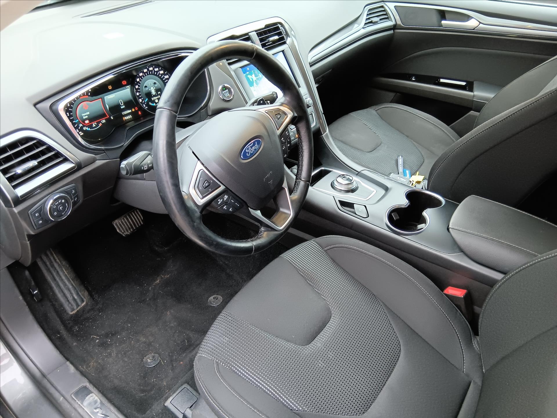 Hlavní fotografie vozu Ford Mondeo 2,0 EcoBlue 110 kW AT8 Navi VŮZ PŘIPRAVUJEME K PROD (3)