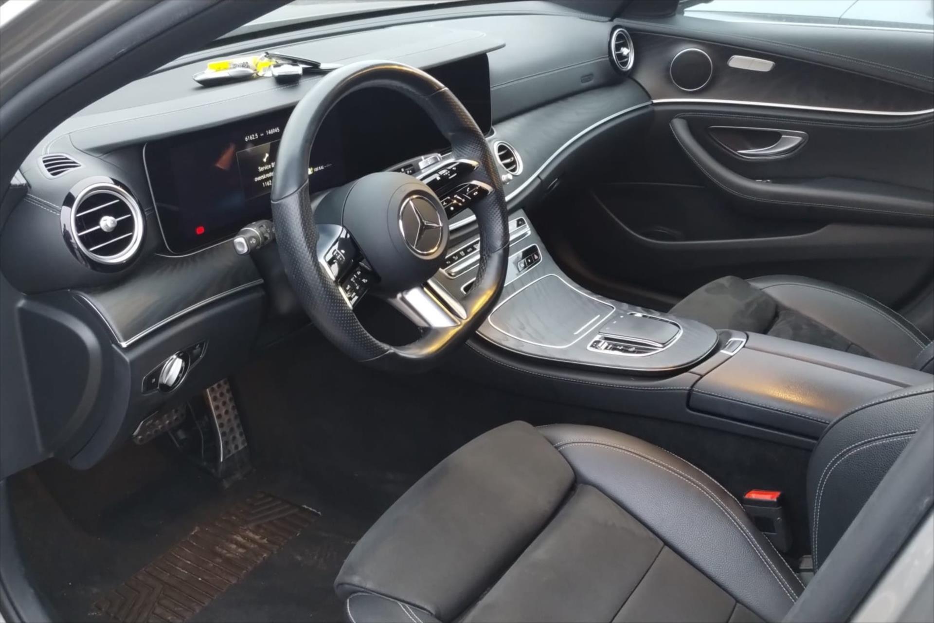 Hlavní fotografie vozu Mercedes-Benz Třídy E 2,0 300de 225 kW 9G-Tronic VŮZ PŘIPRAVUJEME K PRODEJI (2)