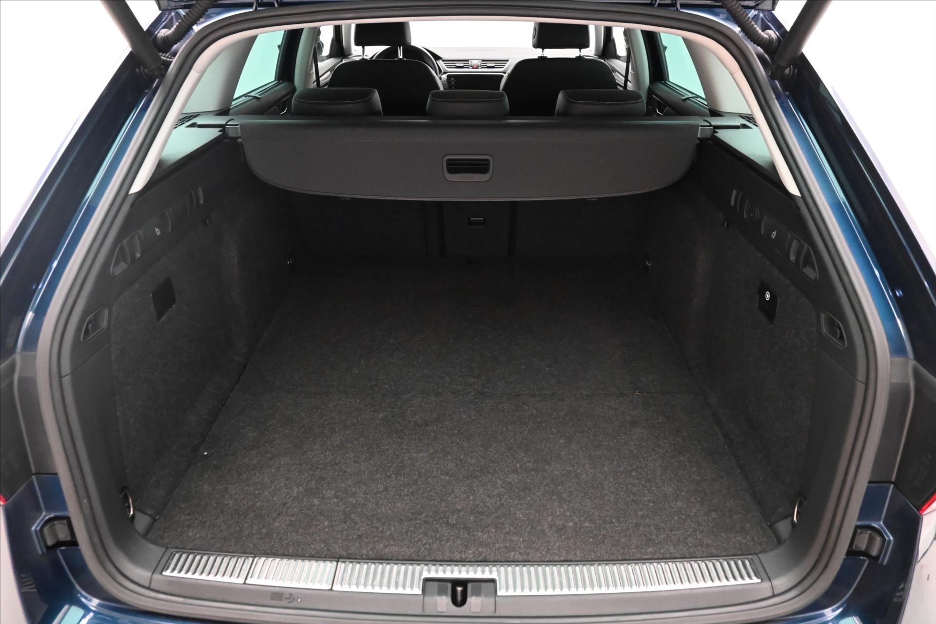 Main photo of the car Skoda Superb 1.4 TSI iV 160 kW DSG Style Warranty up to 5 years (10)