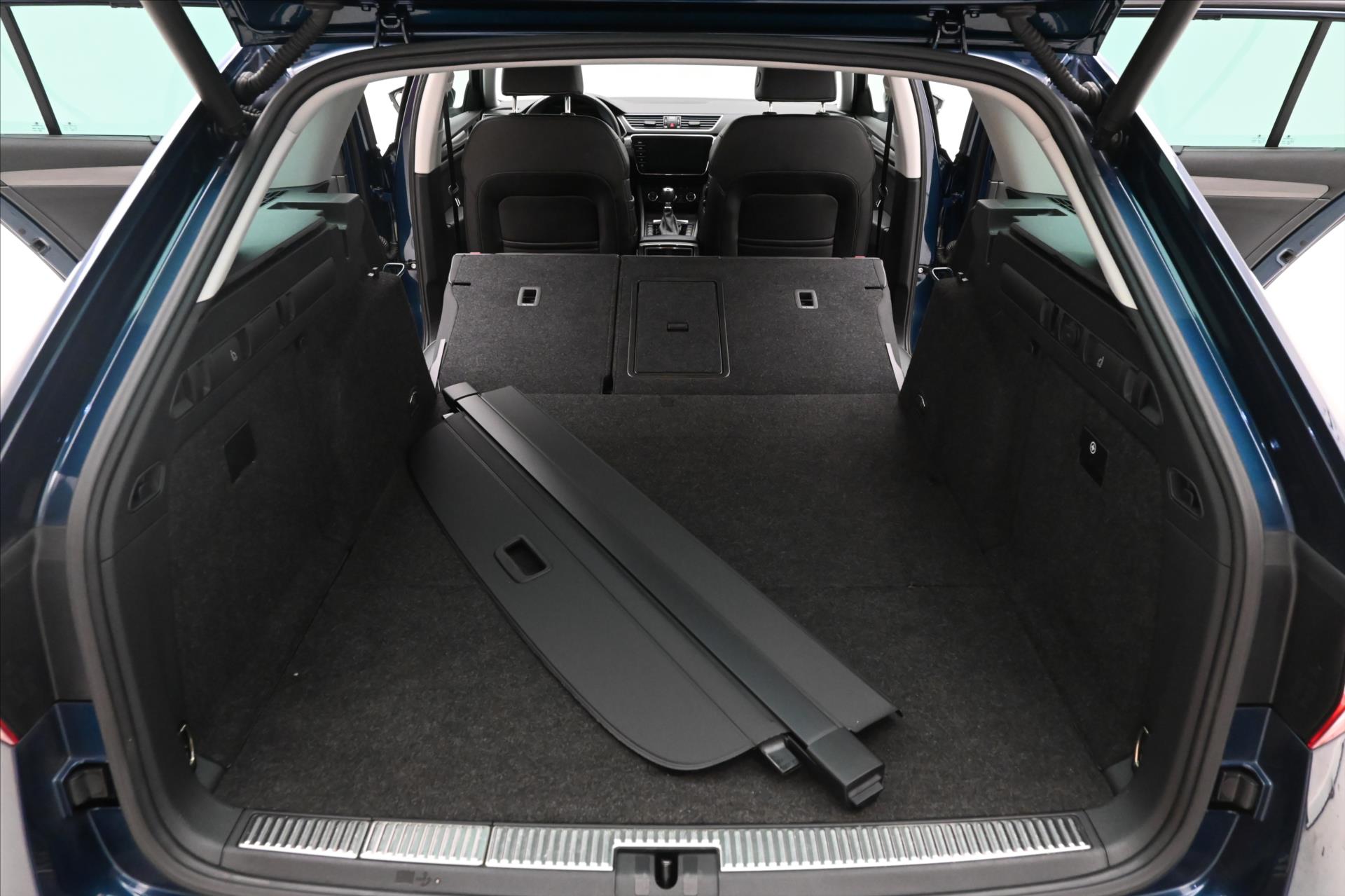 Main photo of the car Skoda Superb 1.4 TSI iV 160 kW DSG Style Warranty up to 5 years (11)