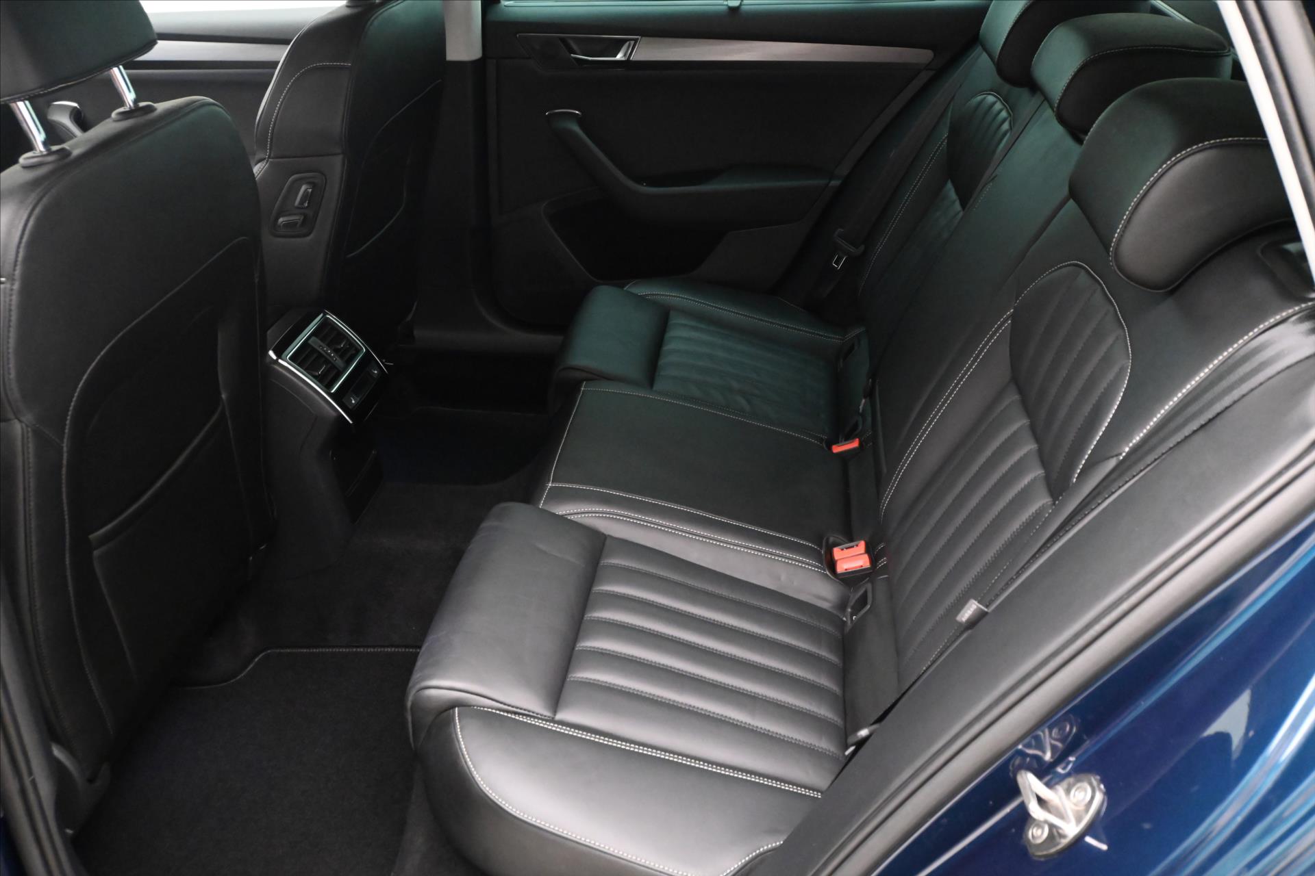 Main photo of the car Skoda Superb 1.4 TSI iV 160 kW DSG Style Warranty up to 5 years (14)